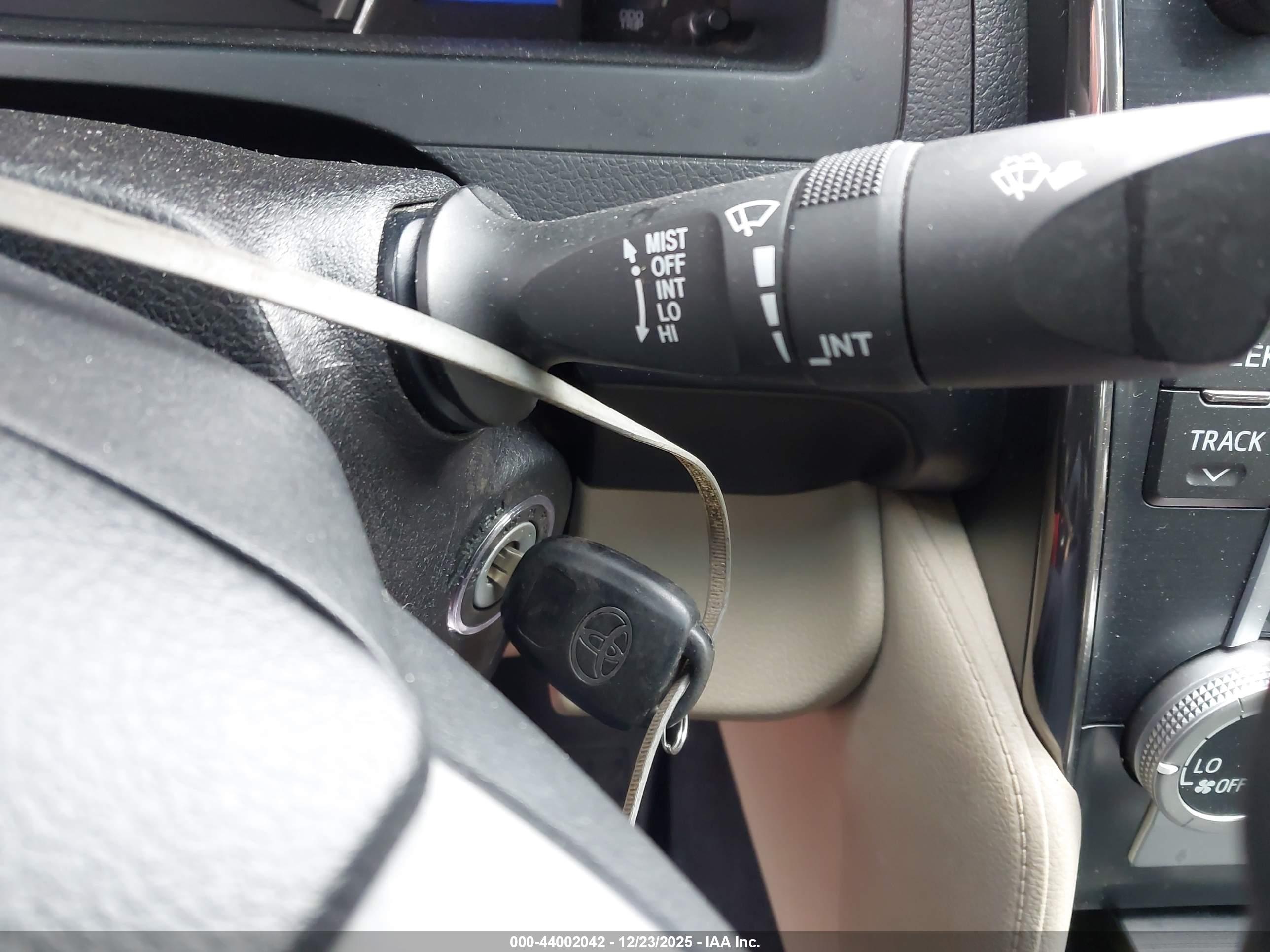 TOYOTA CAMRY image 11