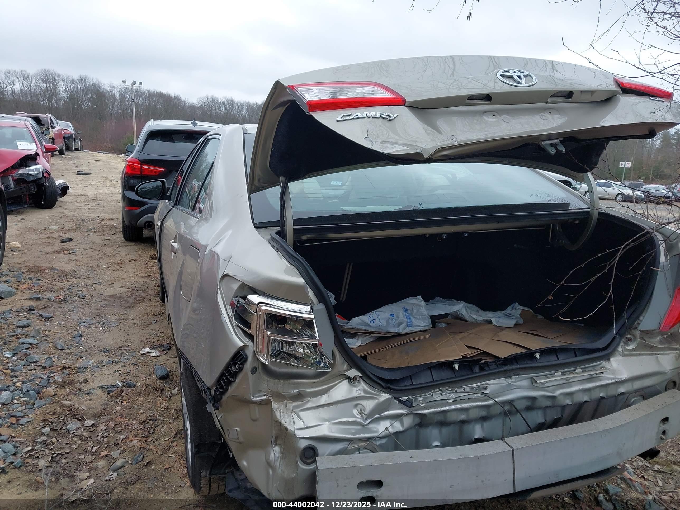 TOYOTA CAMRY image 3
