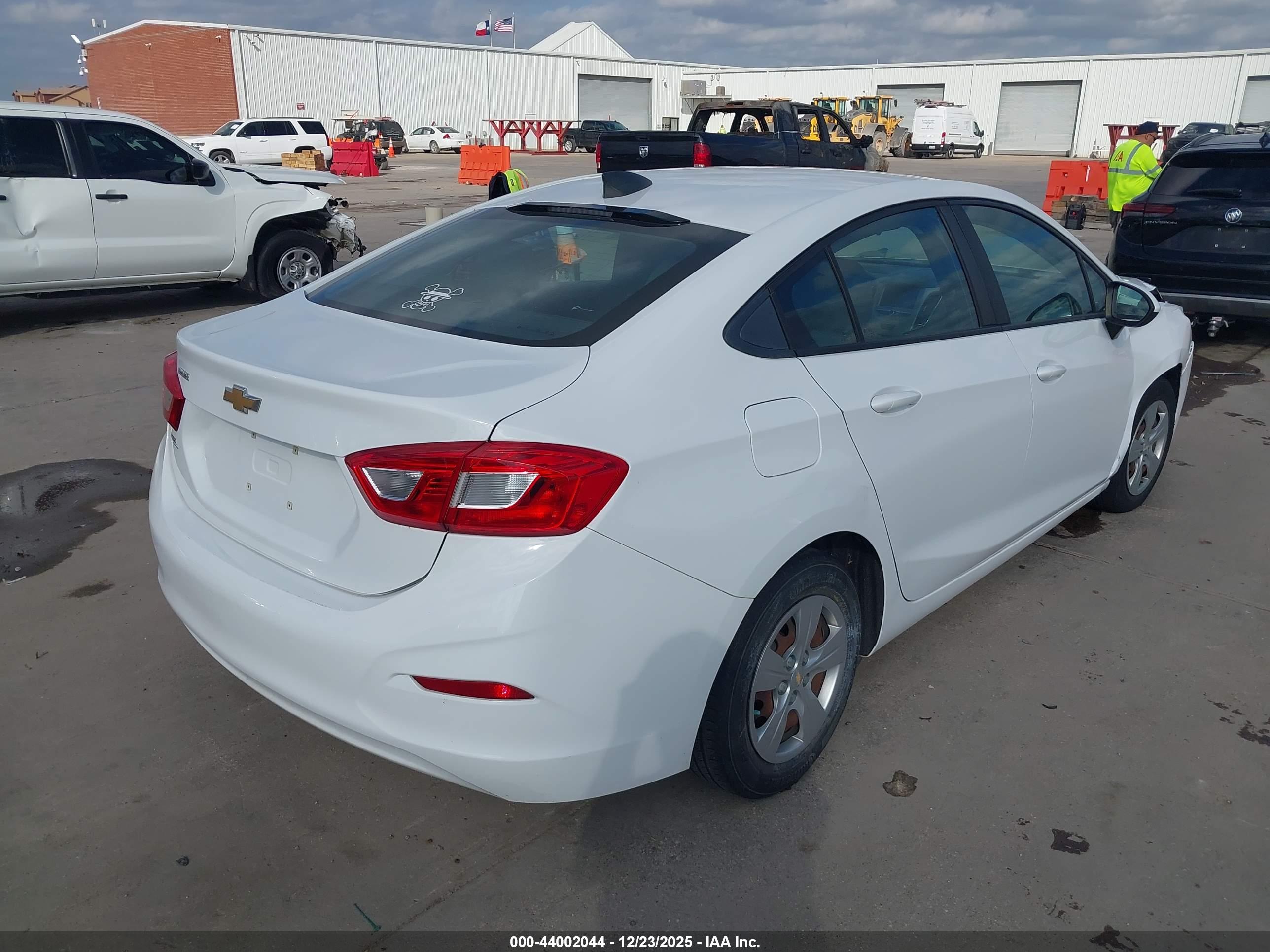 CHEVROLET CRUZE image 4
