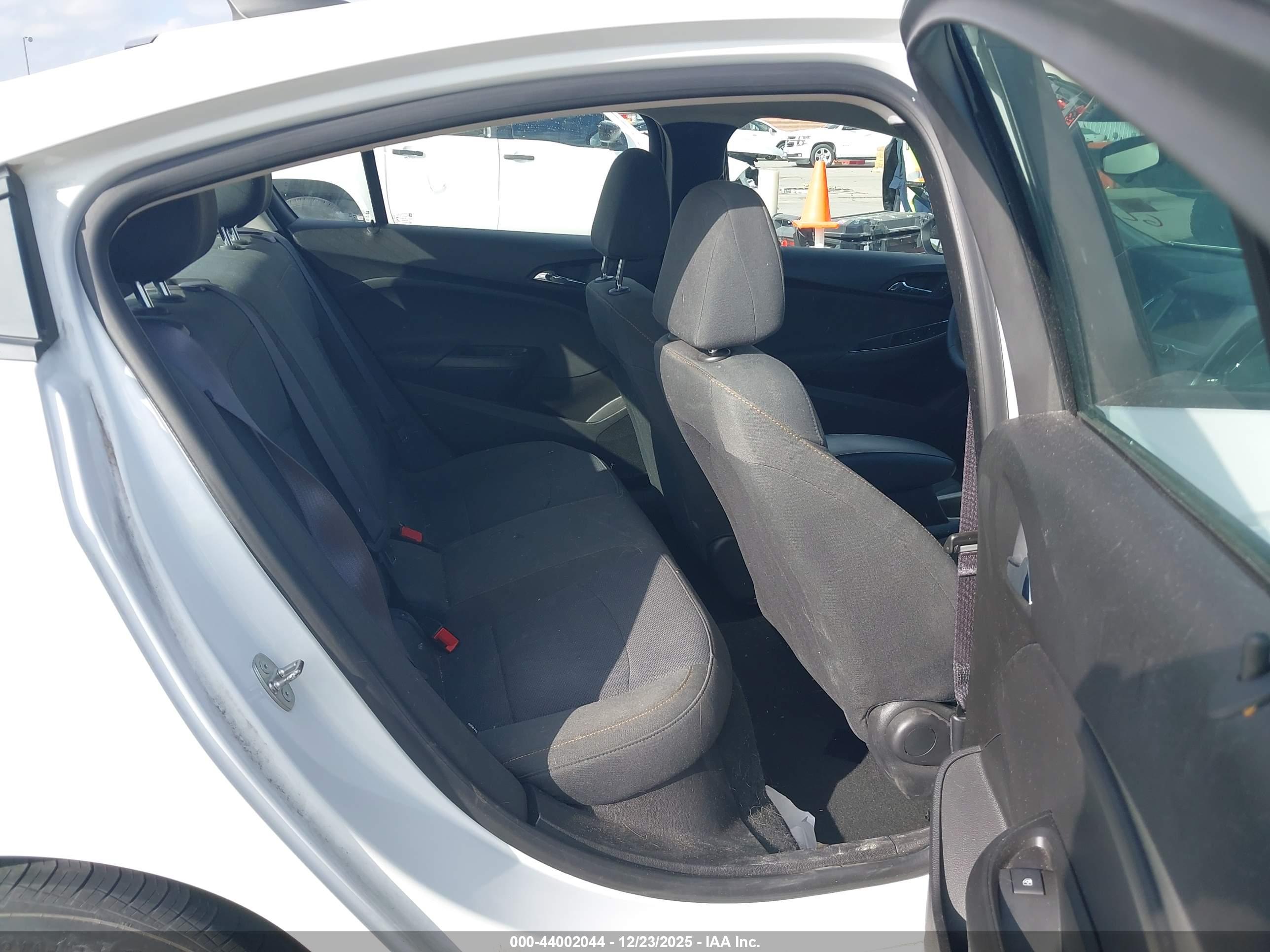 CHEVROLET CRUZE image 8