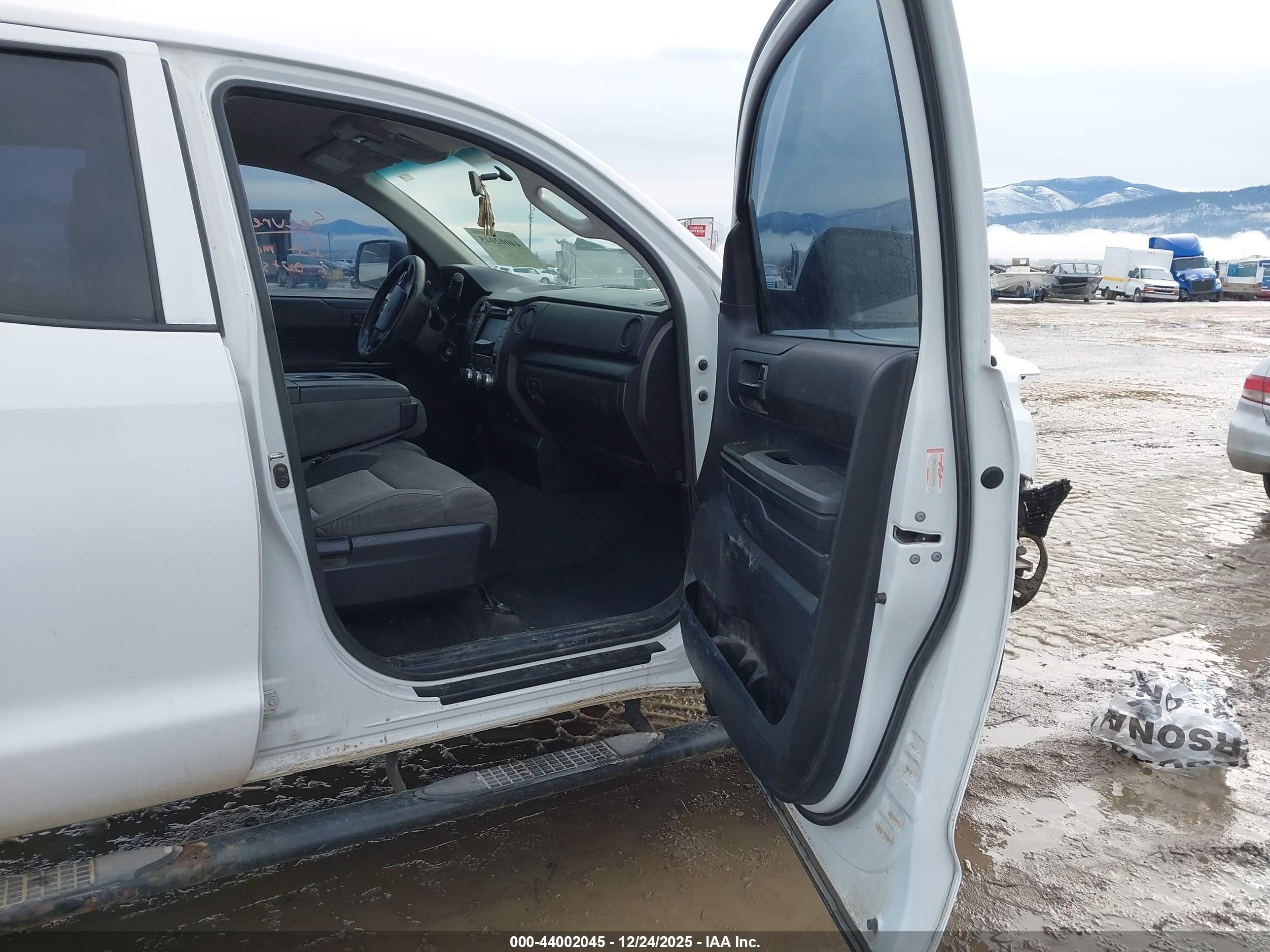 TOYOTA TUNDRA image 5