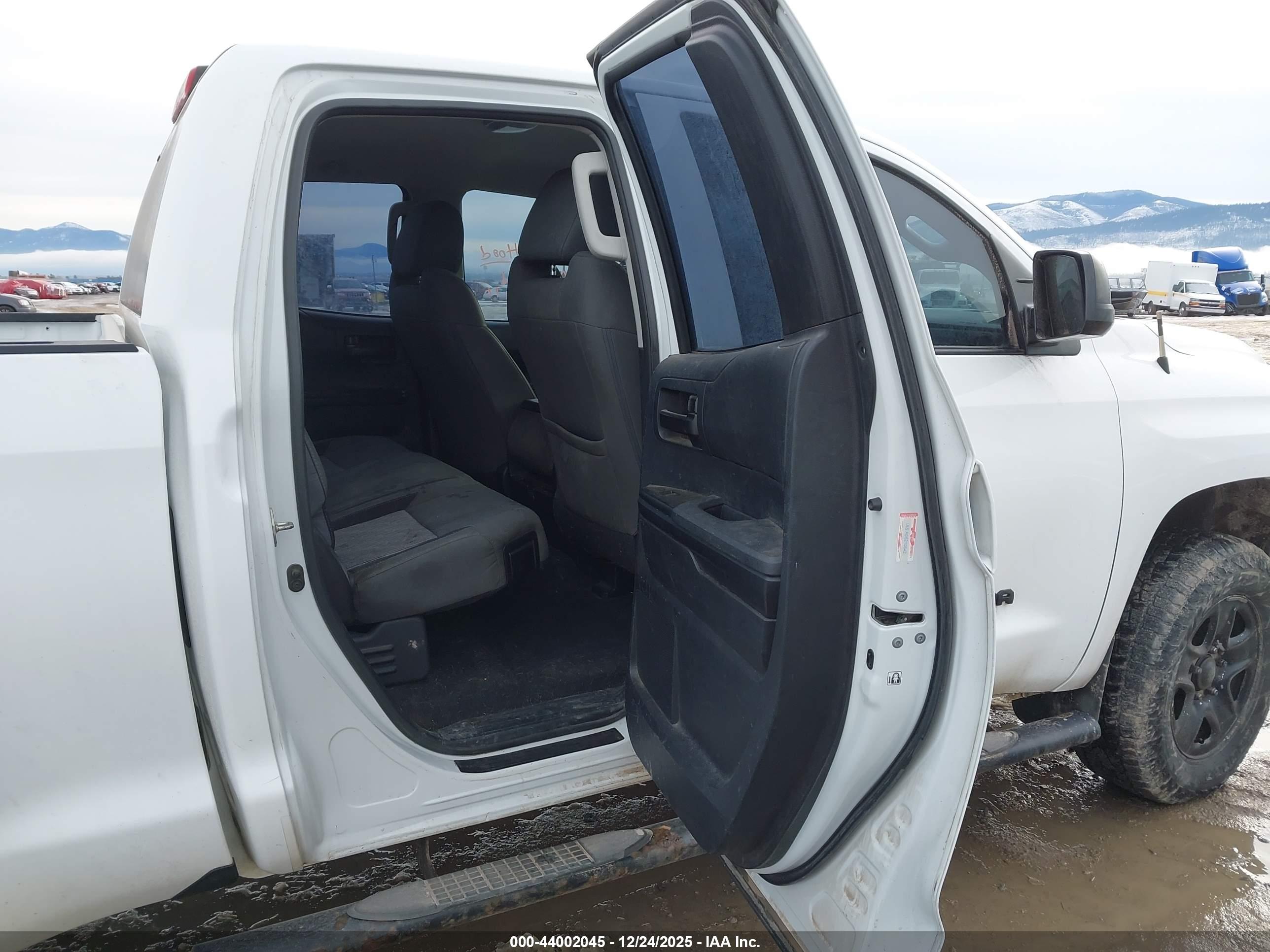 TOYOTA TUNDRA image 8