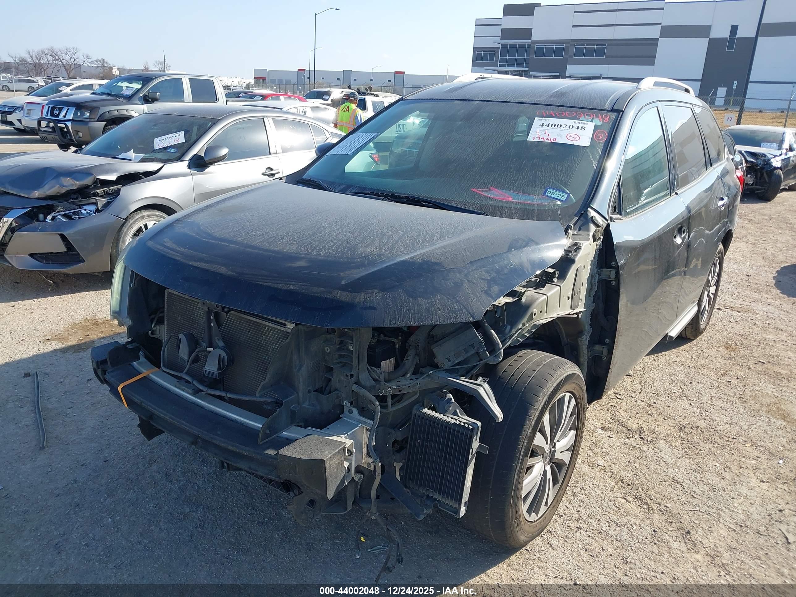 NISSAN PATHFINDER image 2