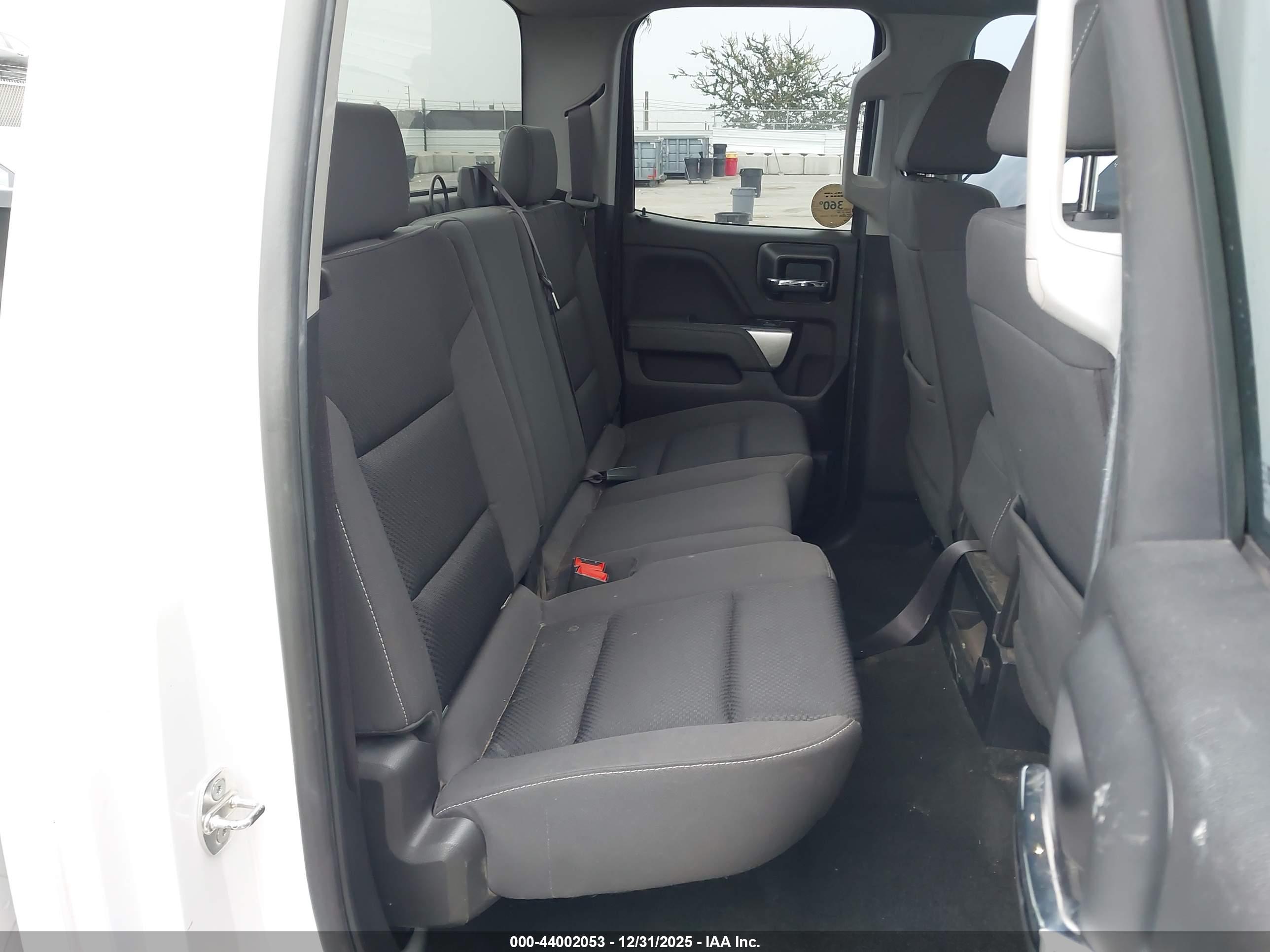 CHEVROLET SILVERADO image 8