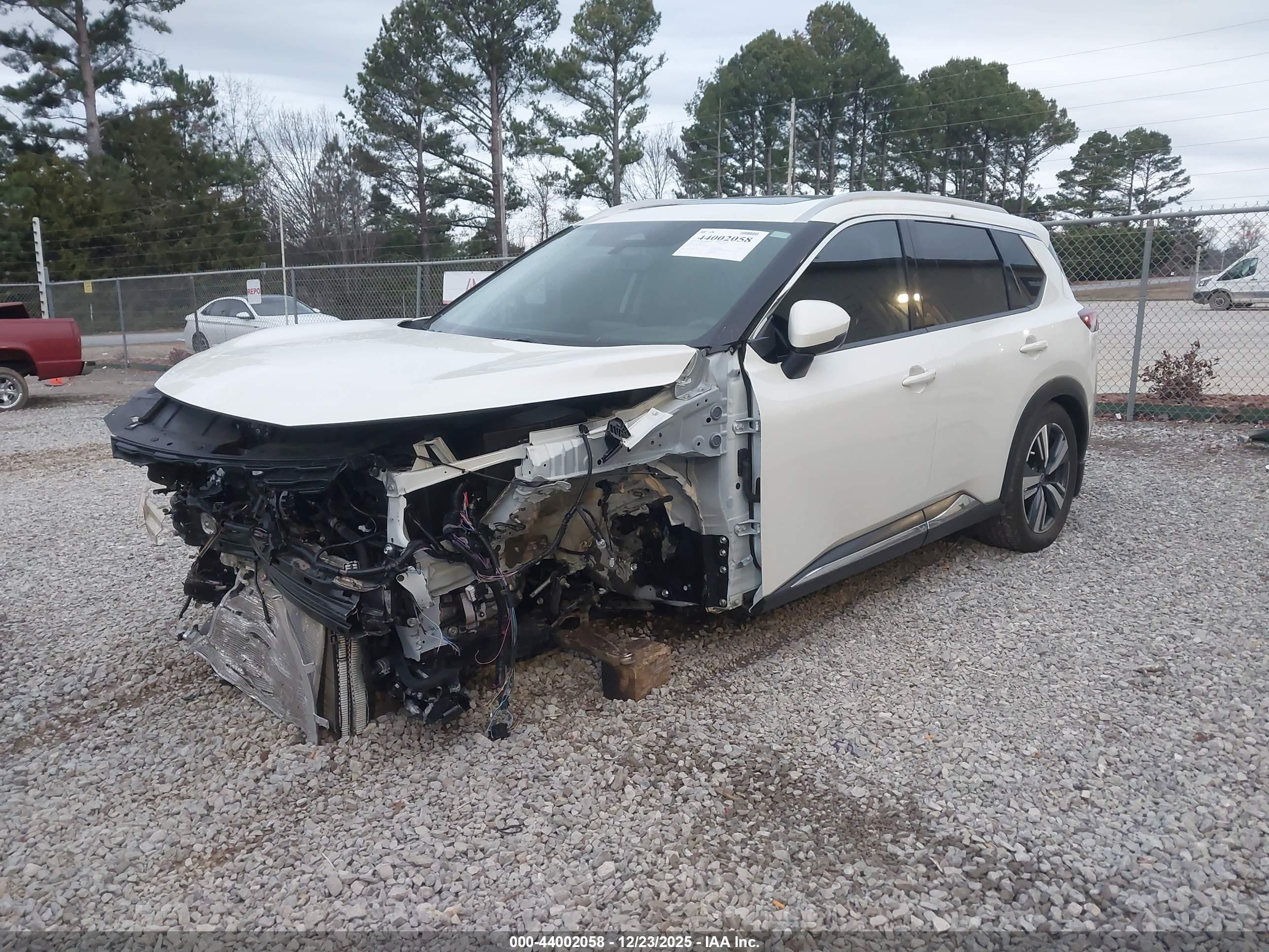 NISSAN ROGUE image 2