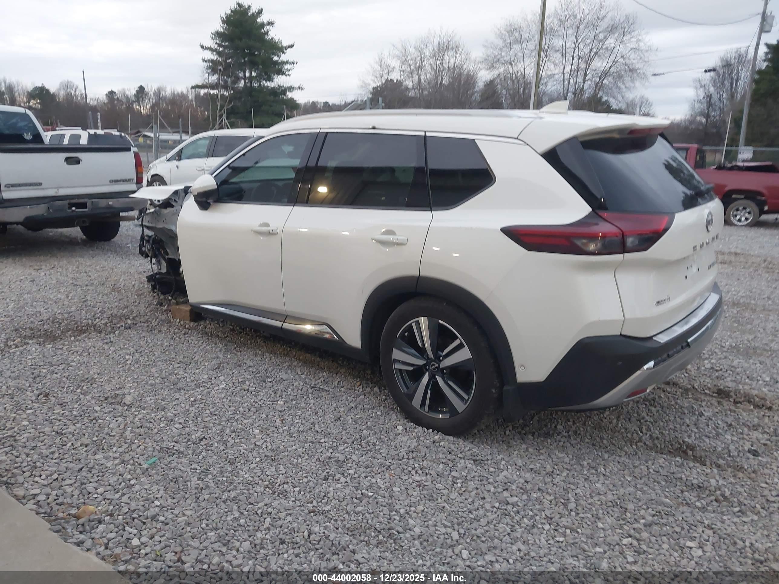 NISSAN ROGUE image 3