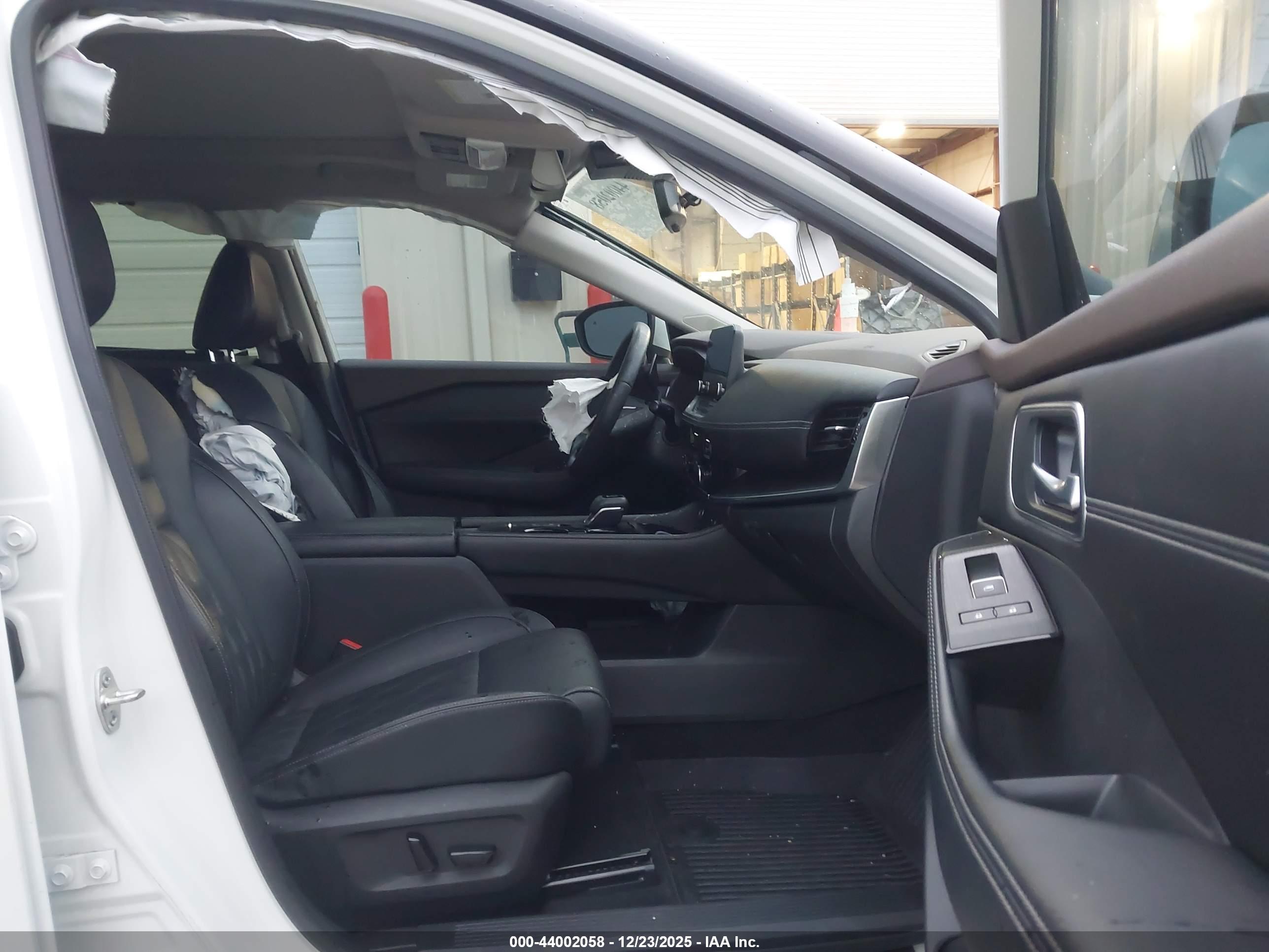 NISSAN ROGUE image 5