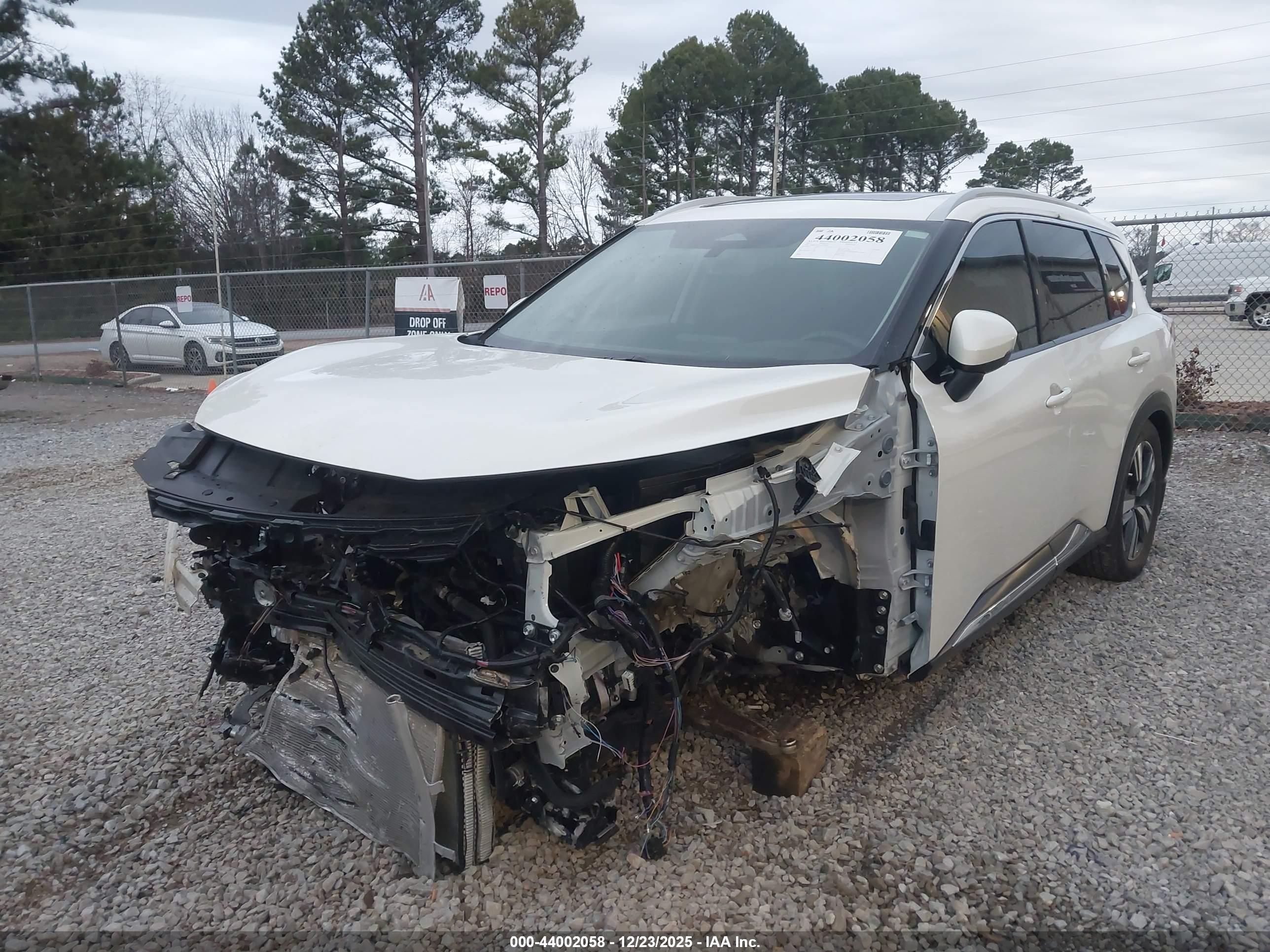 NISSAN ROGUE image 6