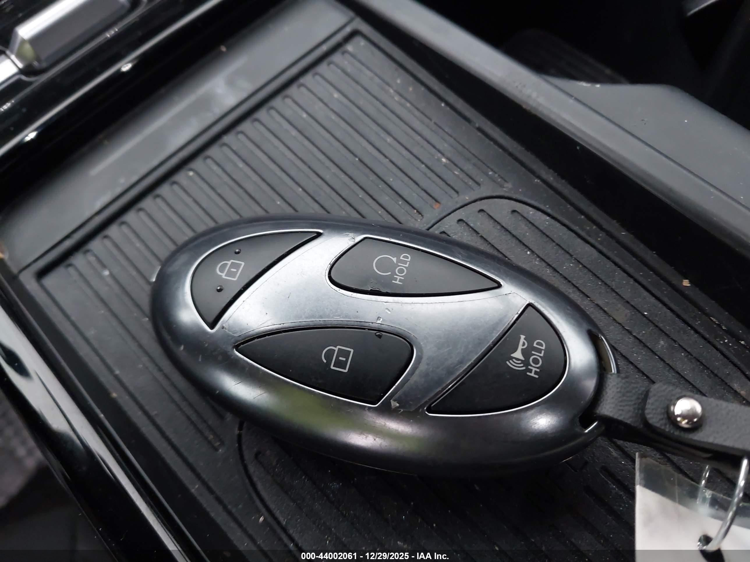 HYUNDAI TUCSON image 11