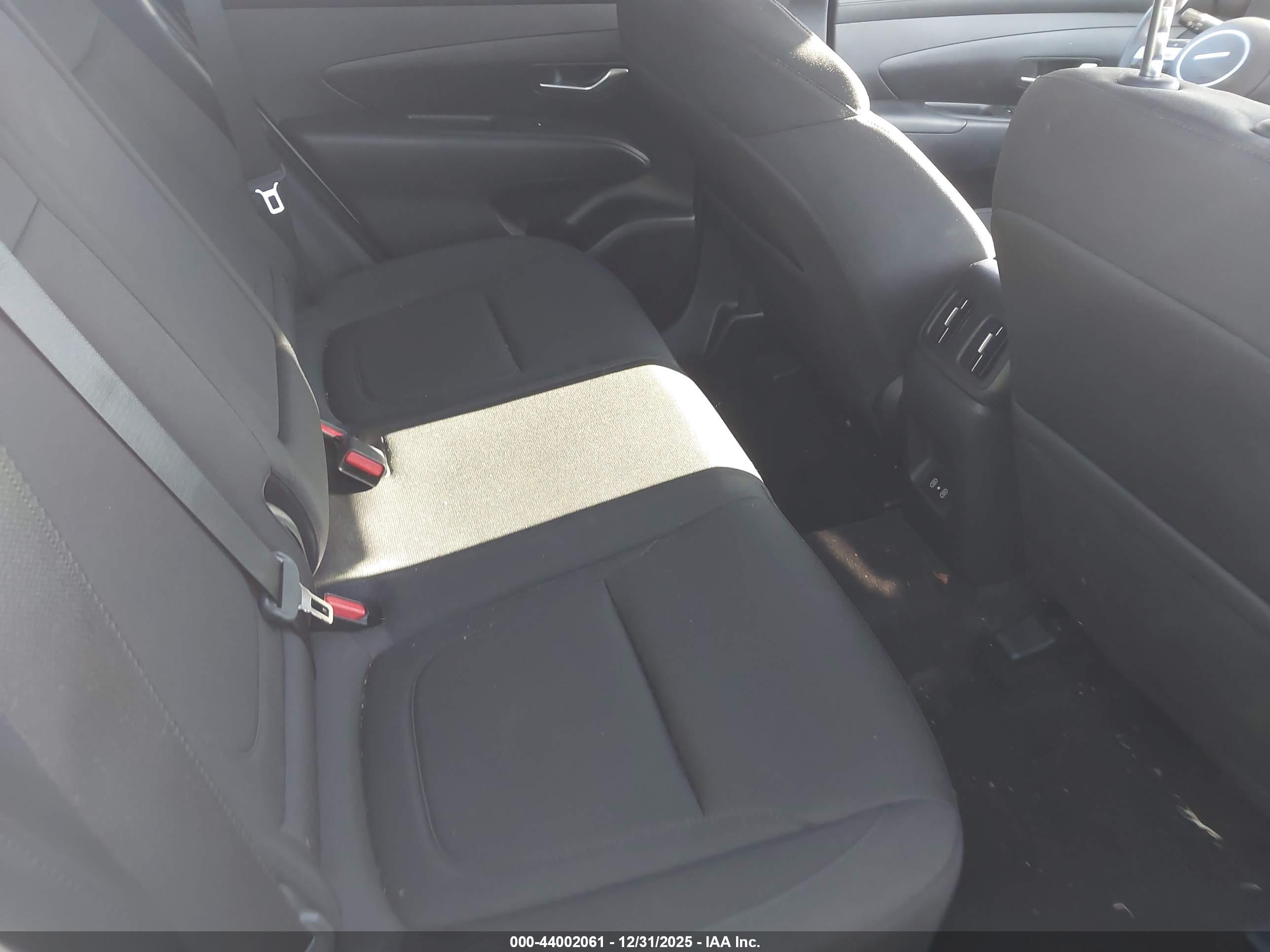 HYUNDAI TUCSON image 8