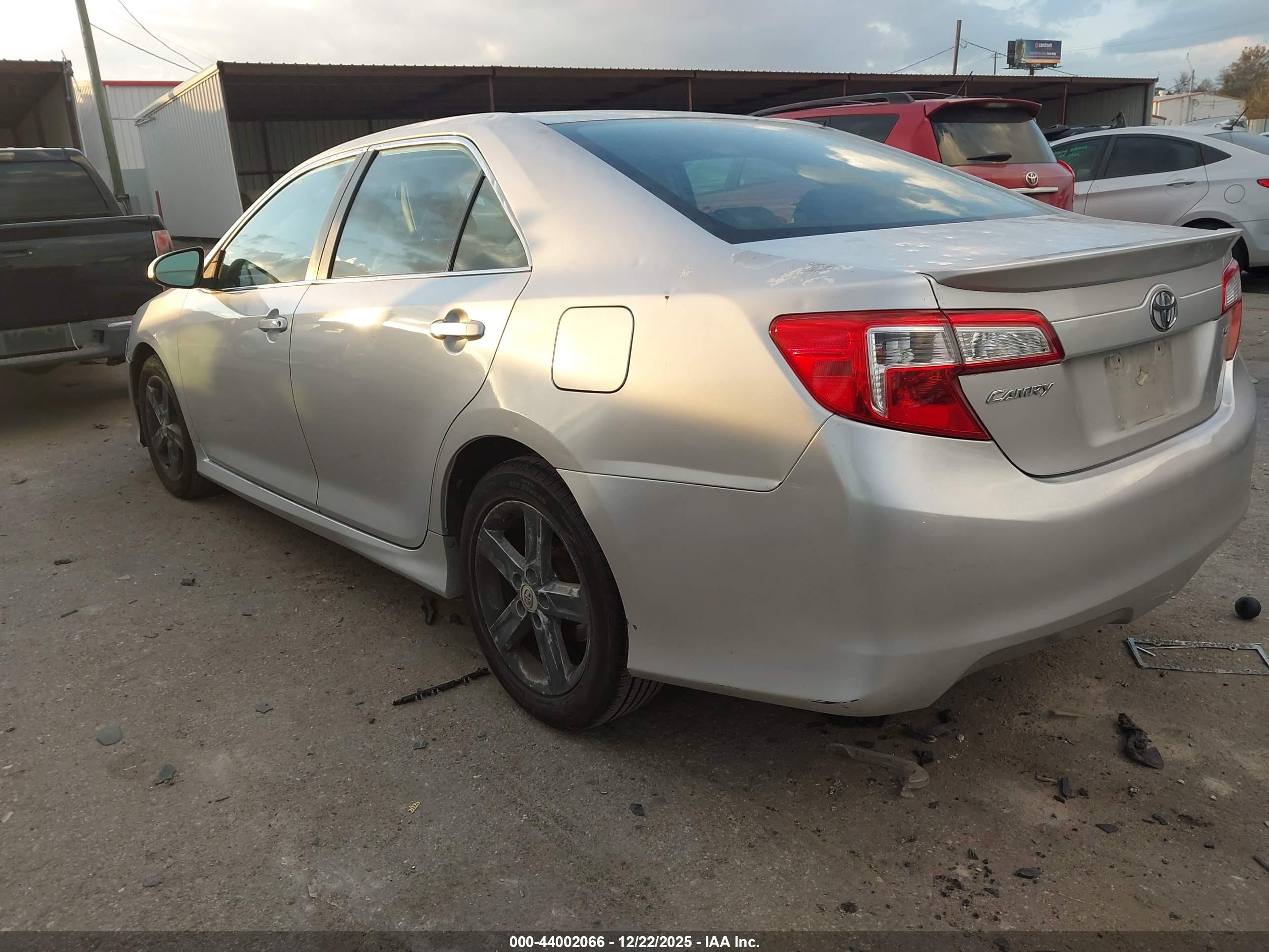 TOYOTA CAMRY image 3