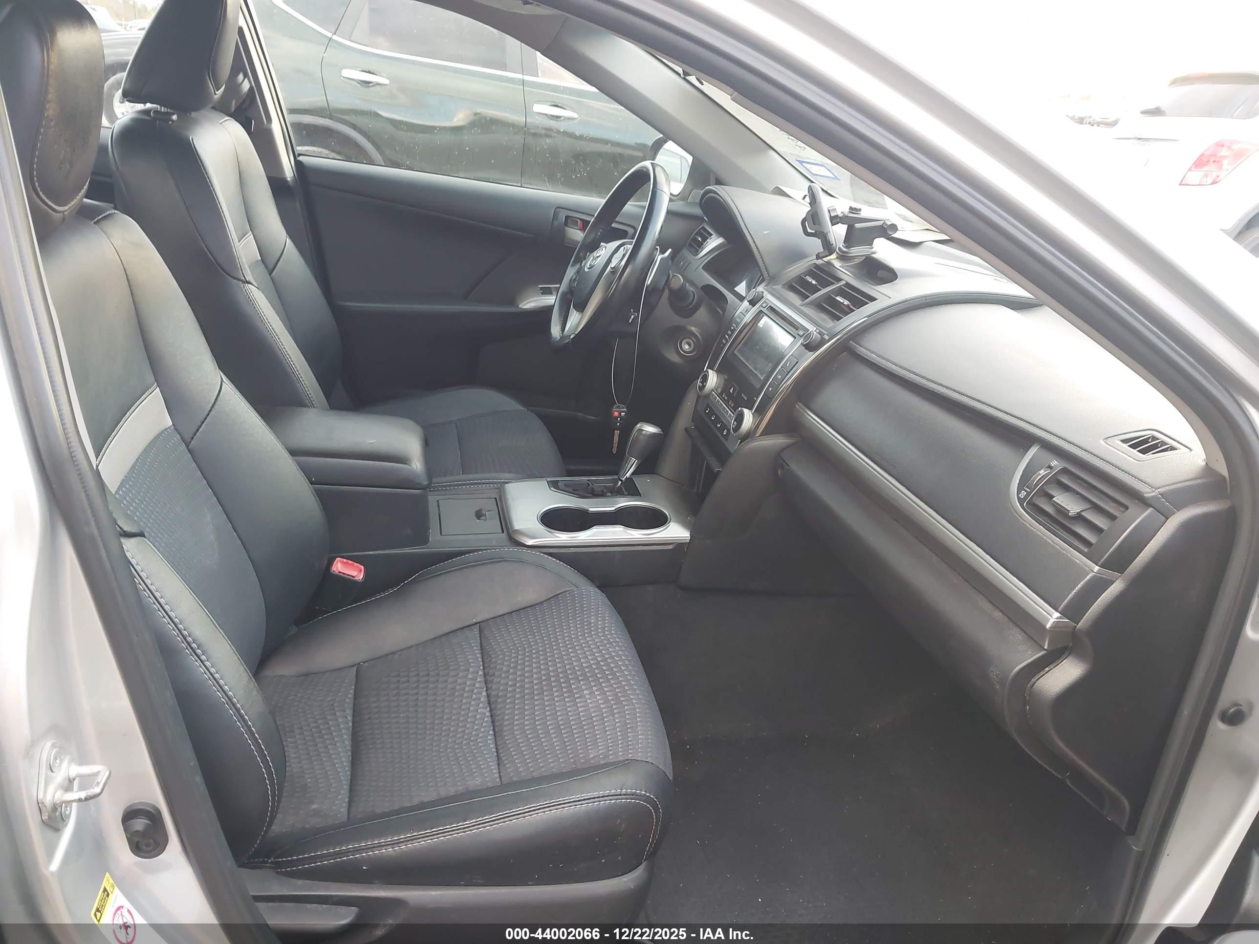 TOYOTA CAMRY image 5