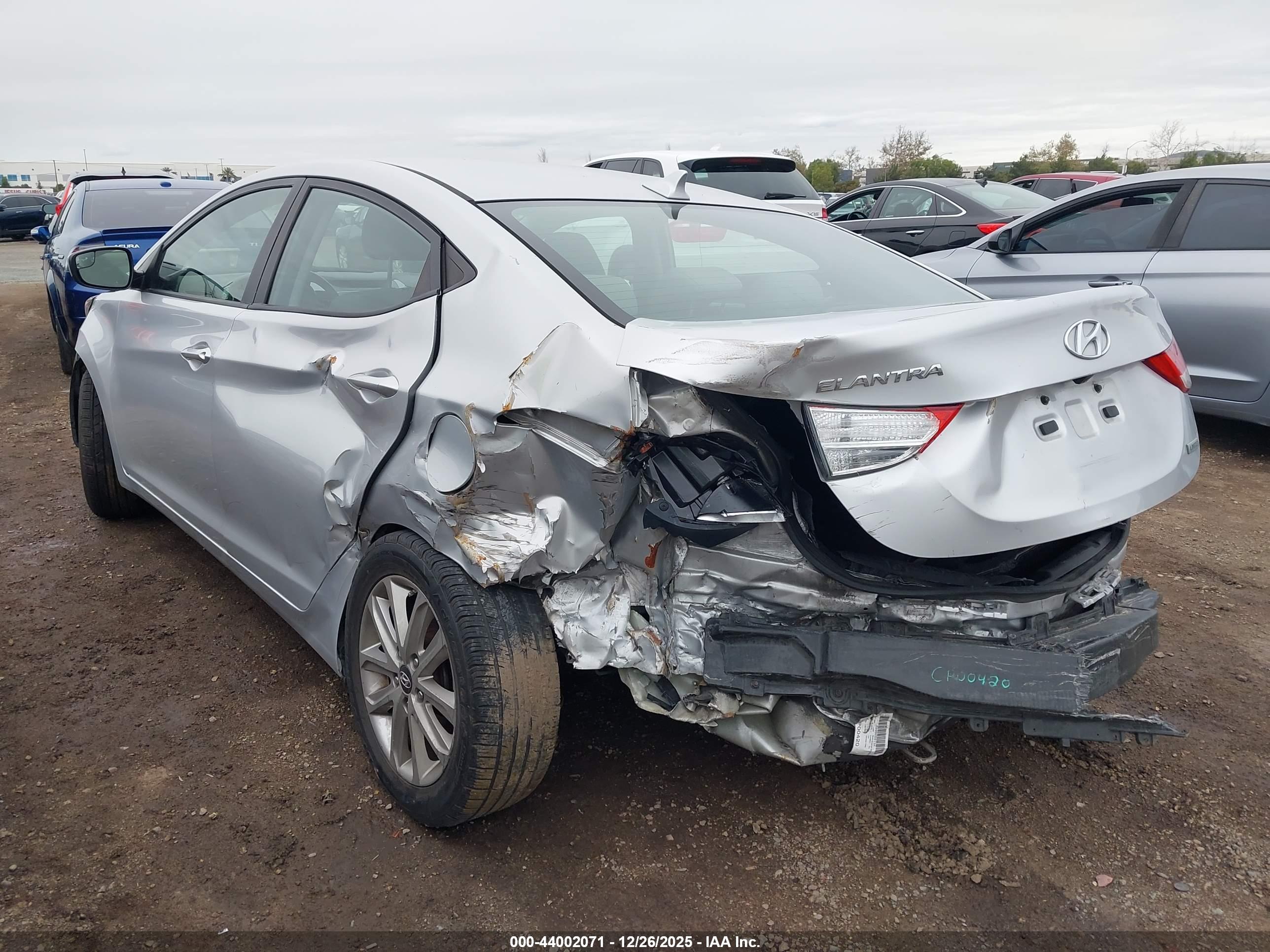 HYUNDAI ELANTRA image 6