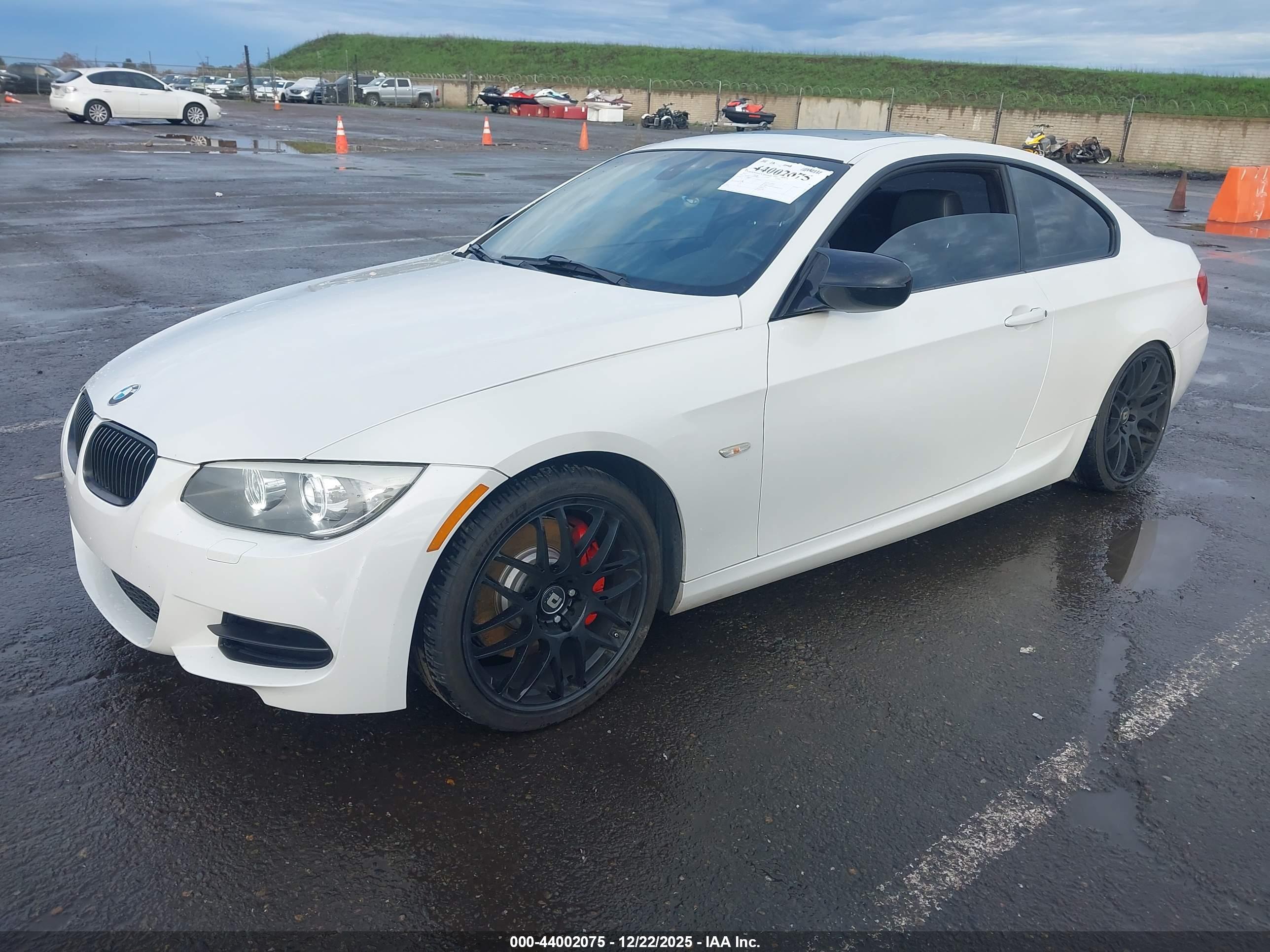 BMW 335IS image 2