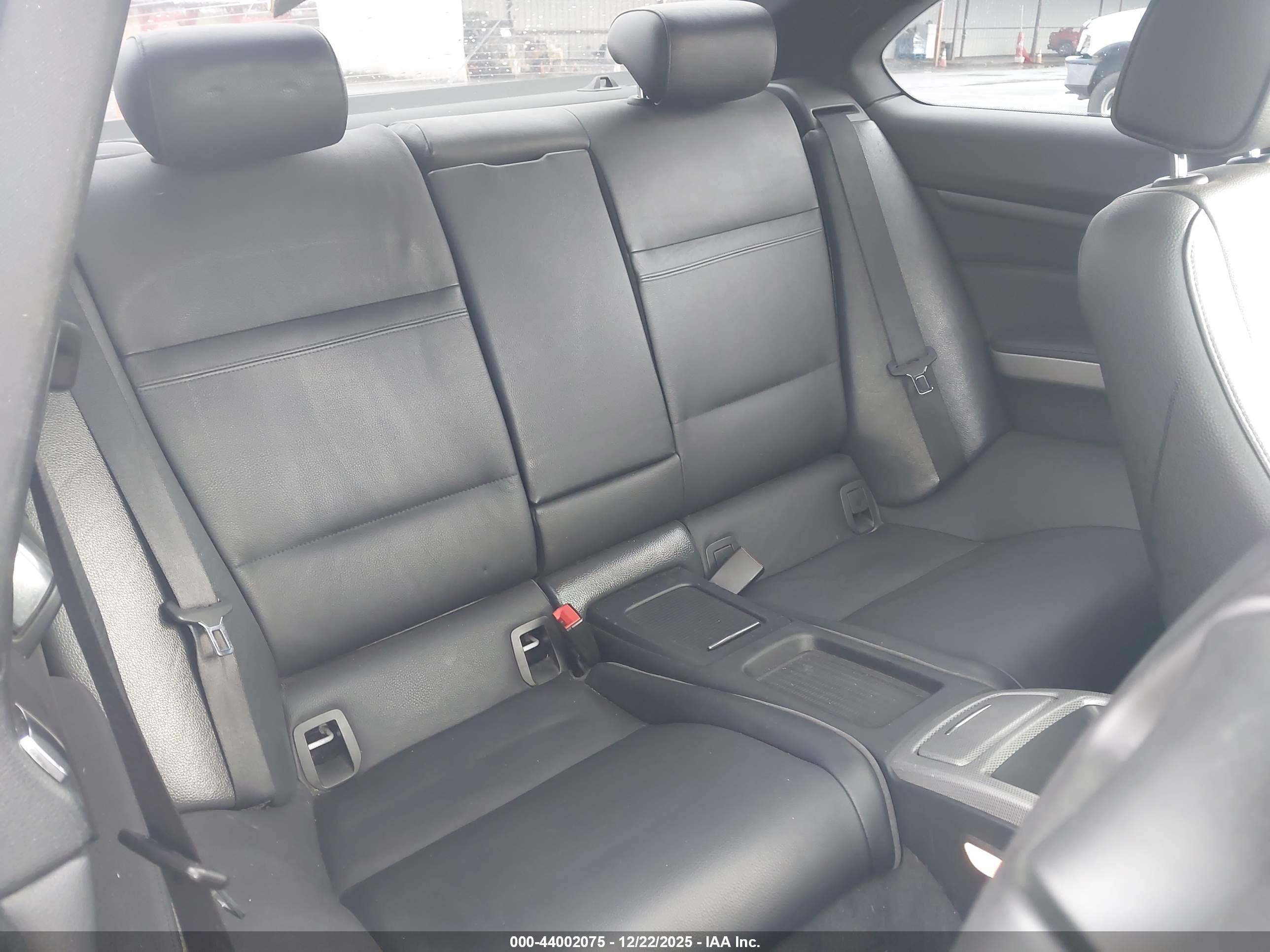 BMW 335IS image 8