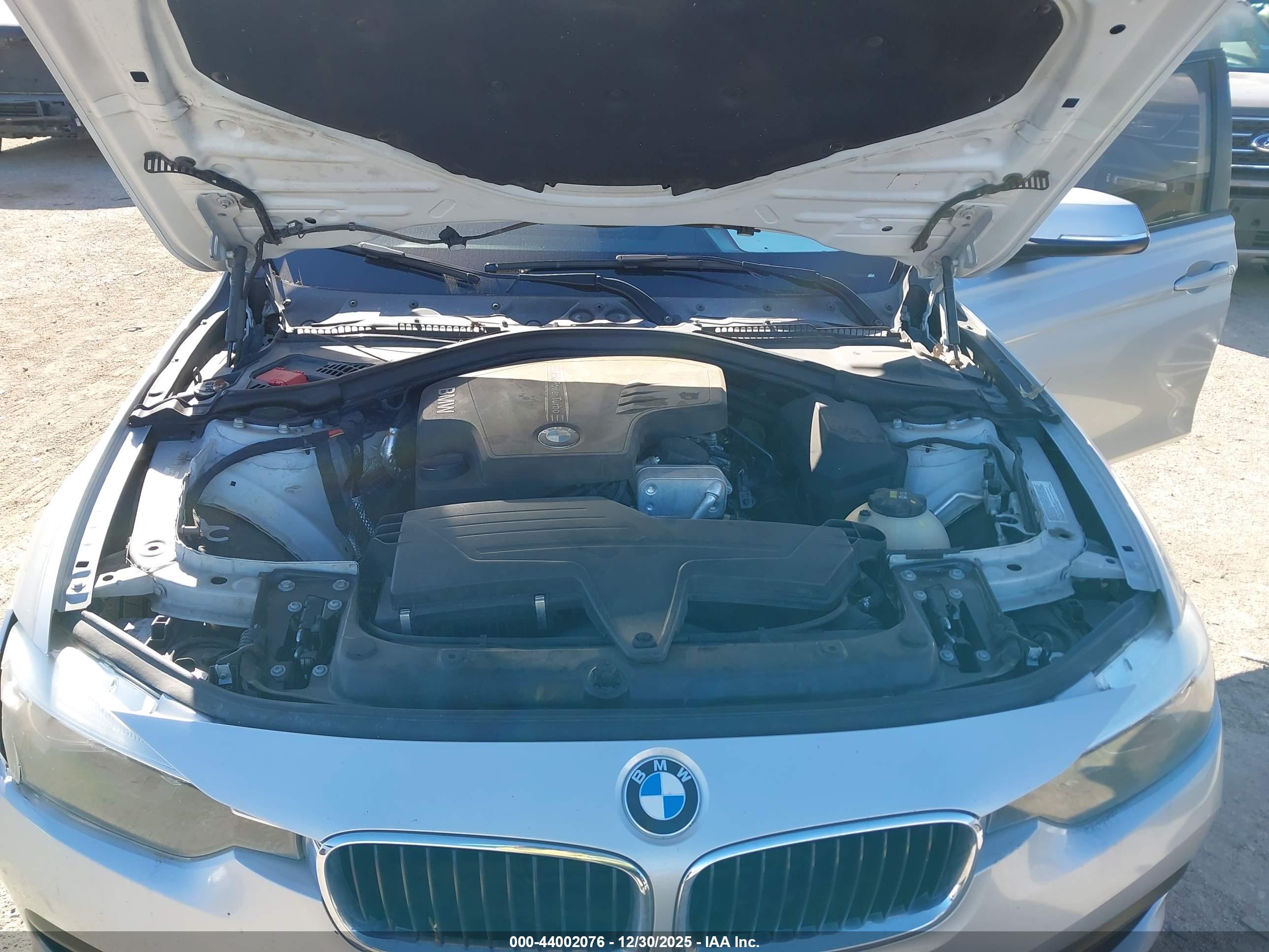 BMW 320I image 10