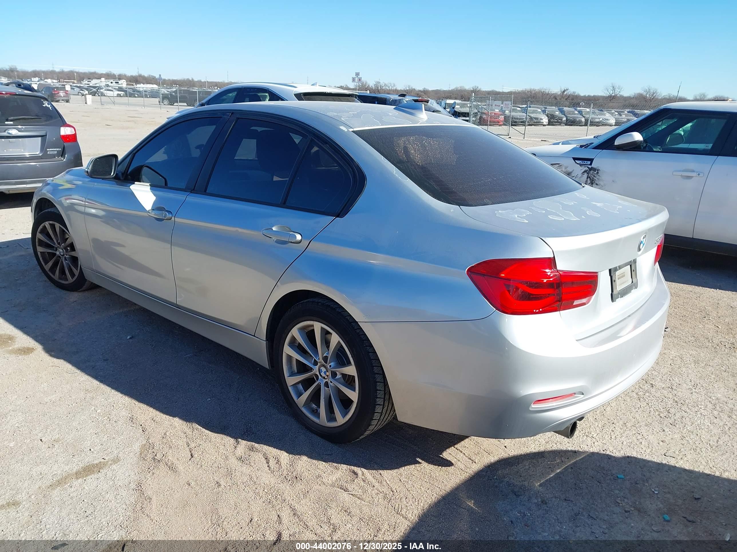 BMW 320I image 3