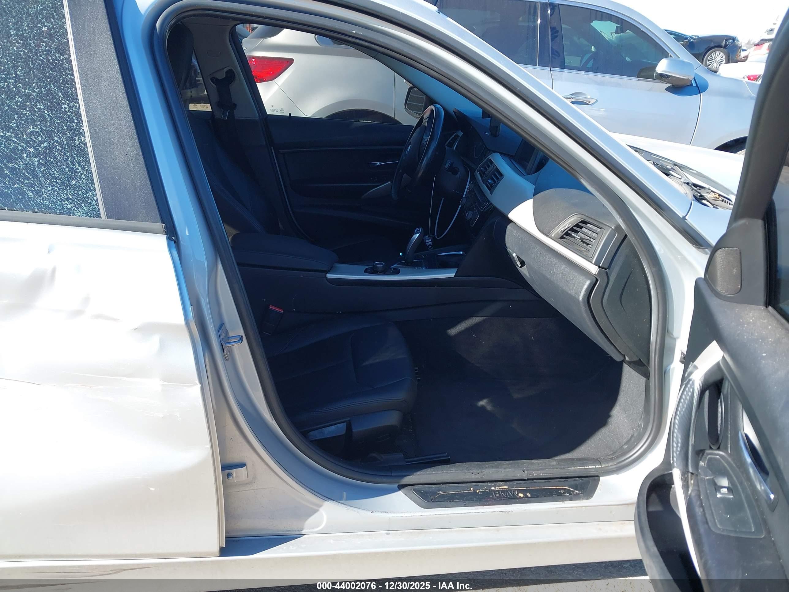 BMW 320I image 5