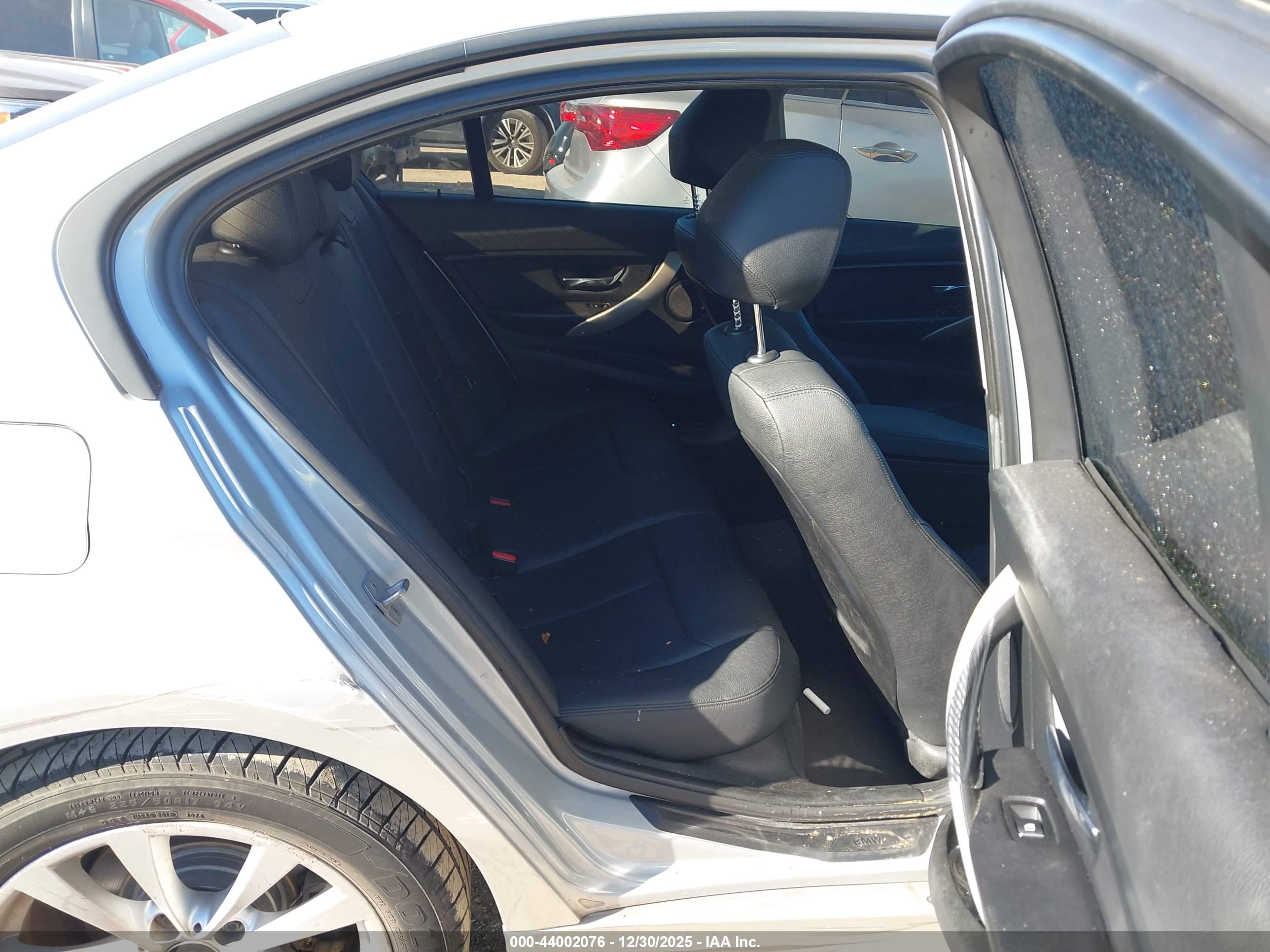 BMW 320I image 8