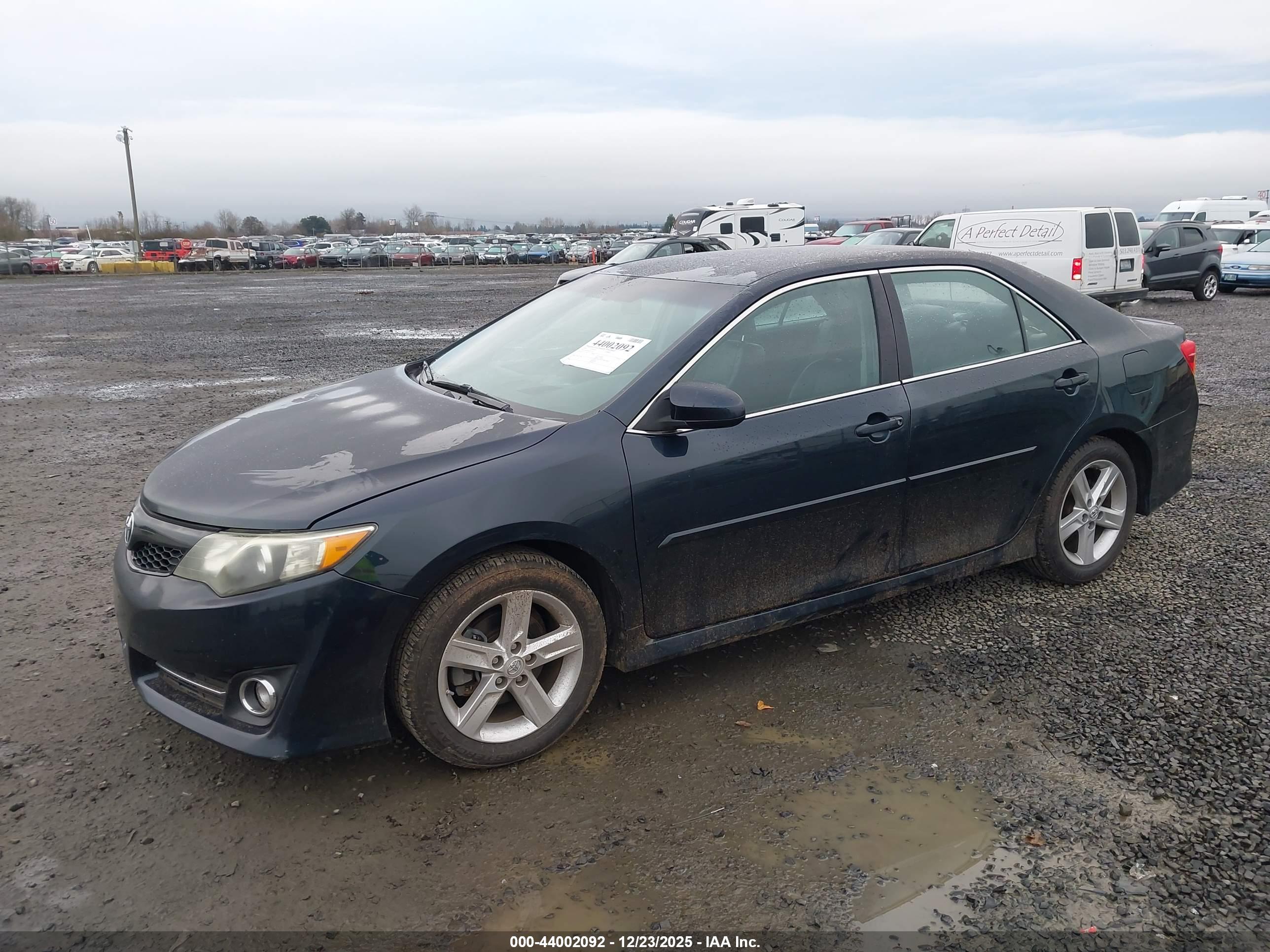 TOYOTA CAMRY image 2