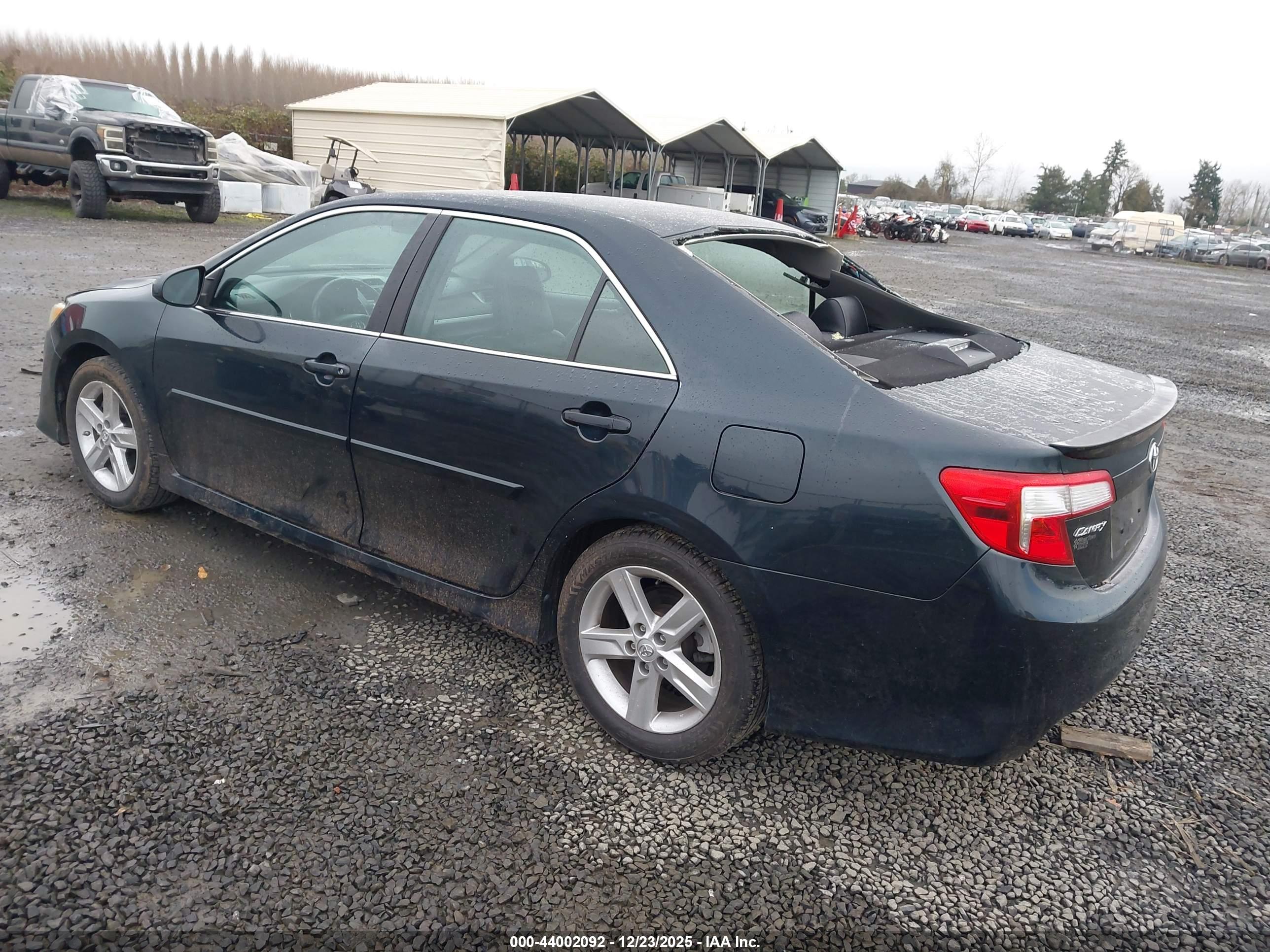 TOYOTA CAMRY image 3