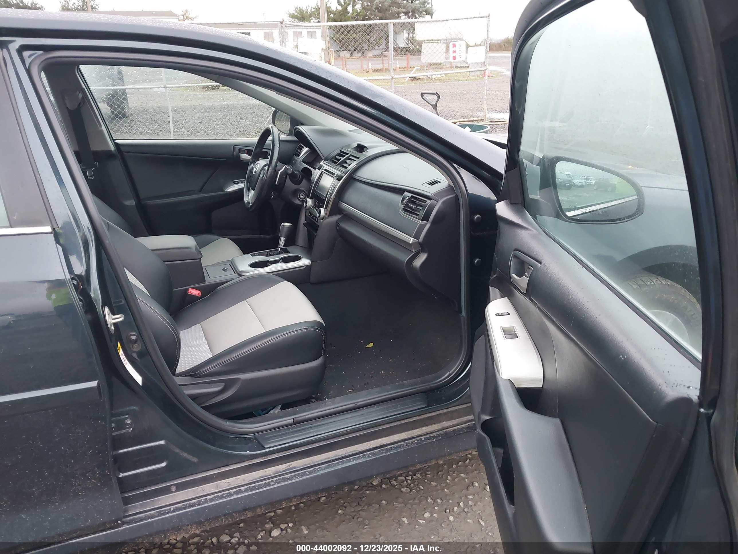 TOYOTA CAMRY image 5