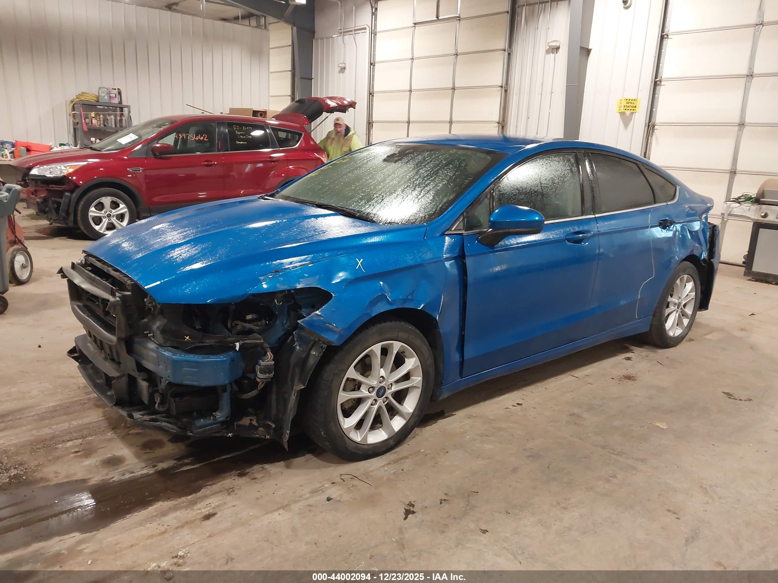 FORD FUSION image 2