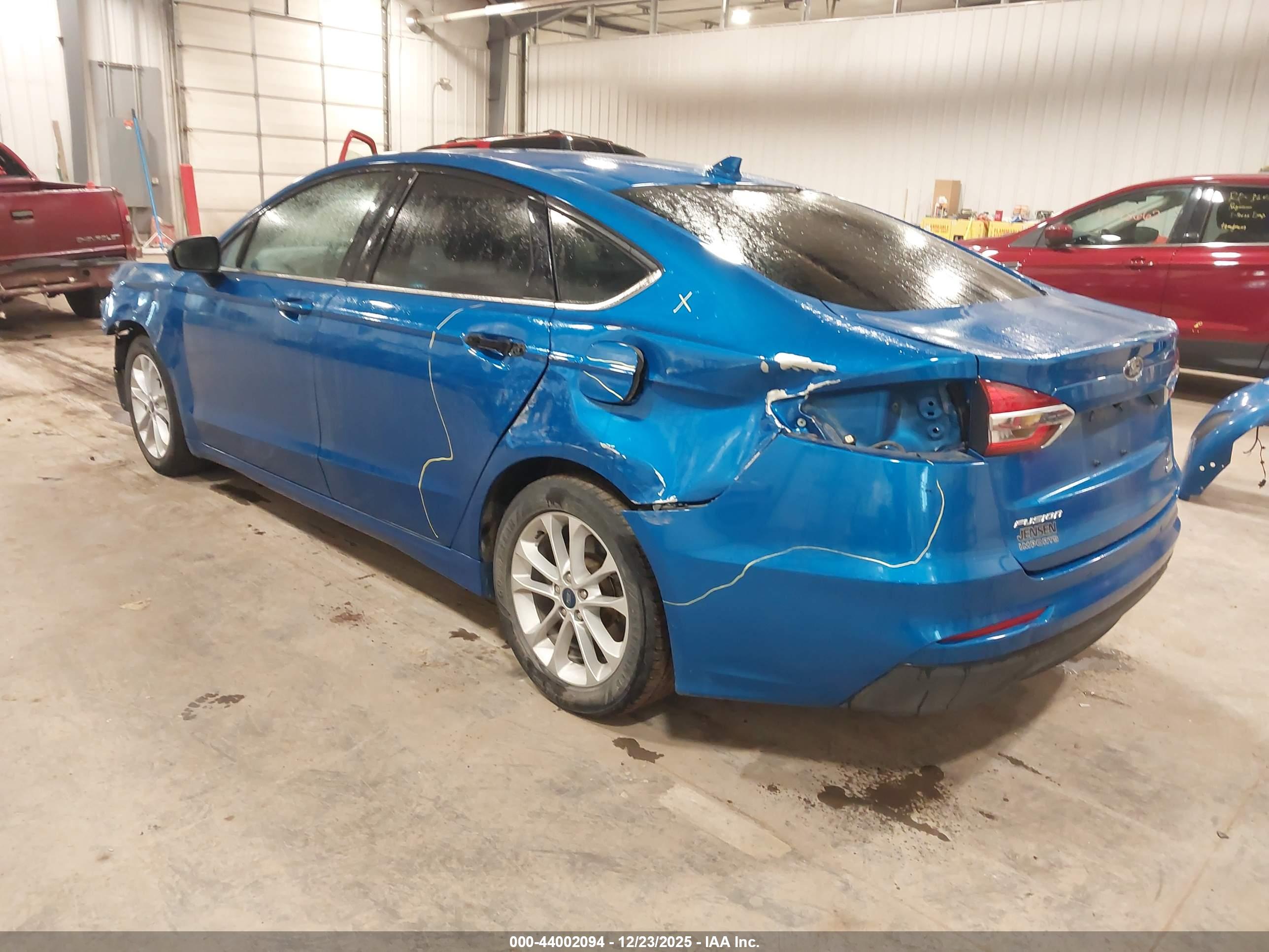 FORD FUSION image 3