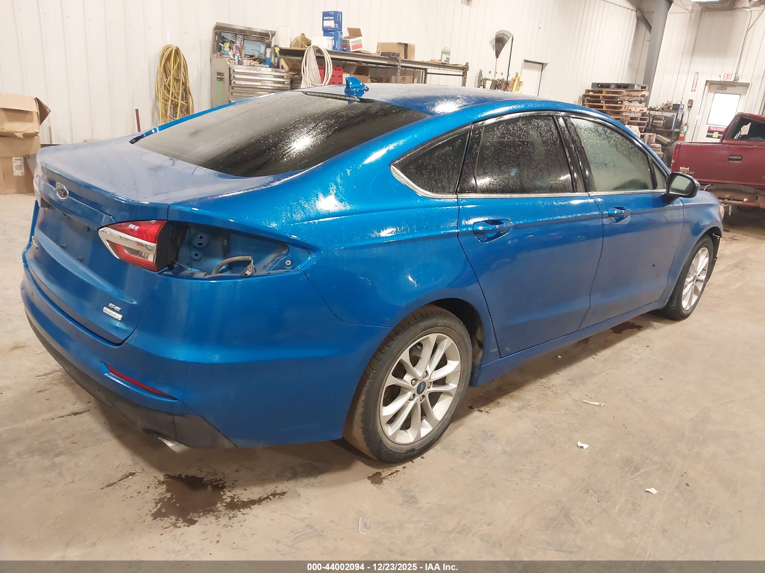 FORD FUSION image 4