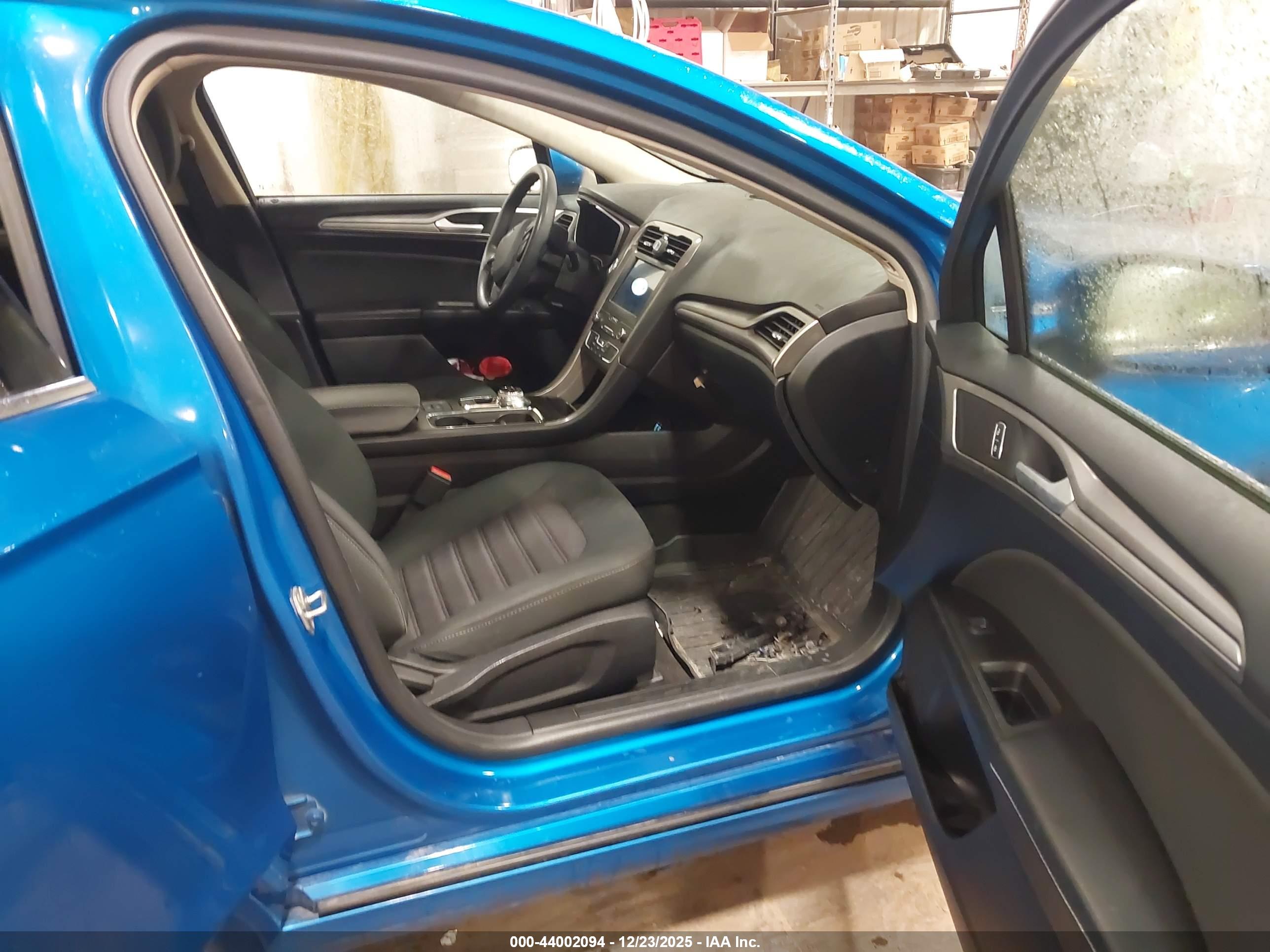 FORD FUSION image 5