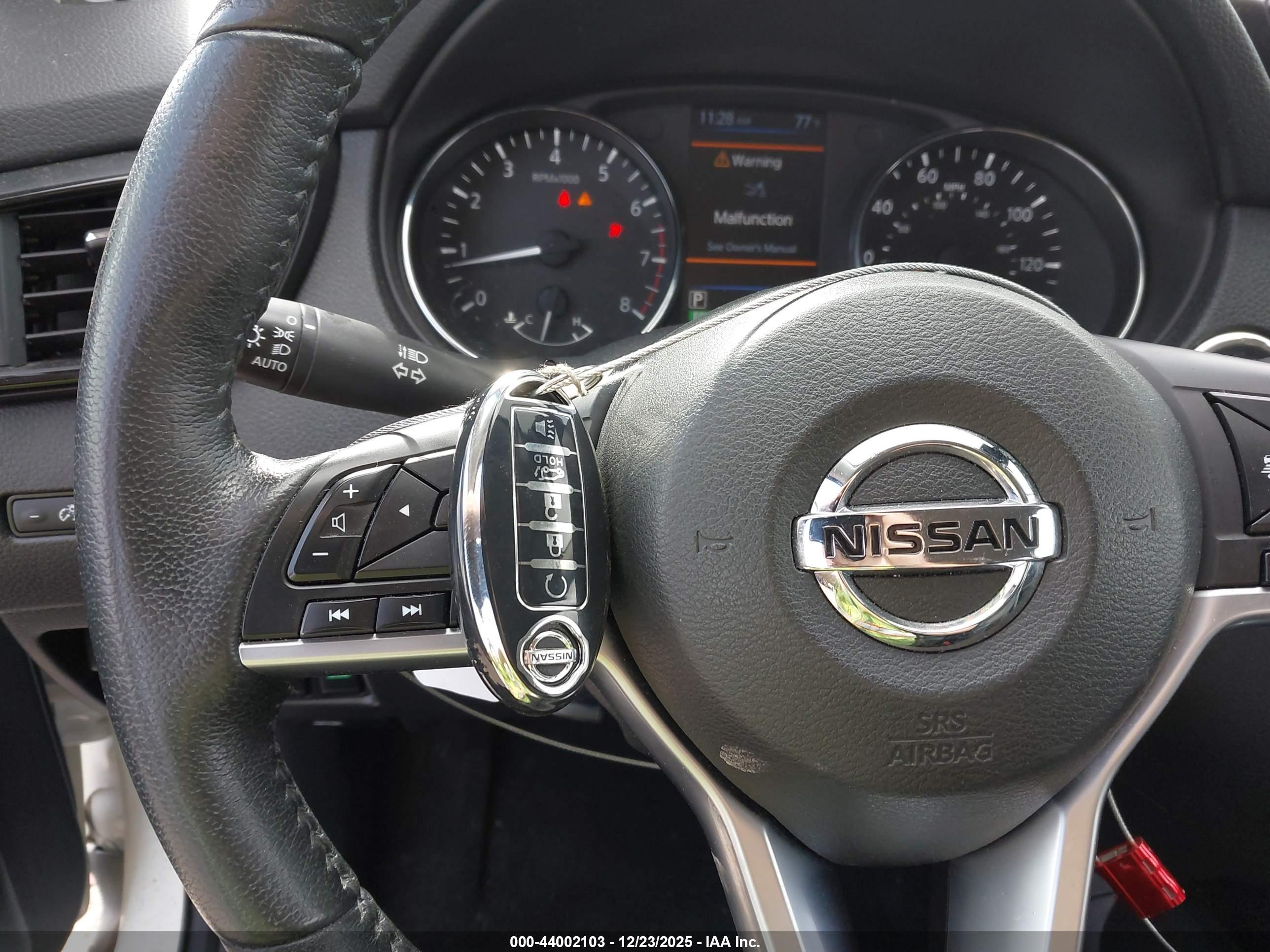 NISSAN ROGUE image 11