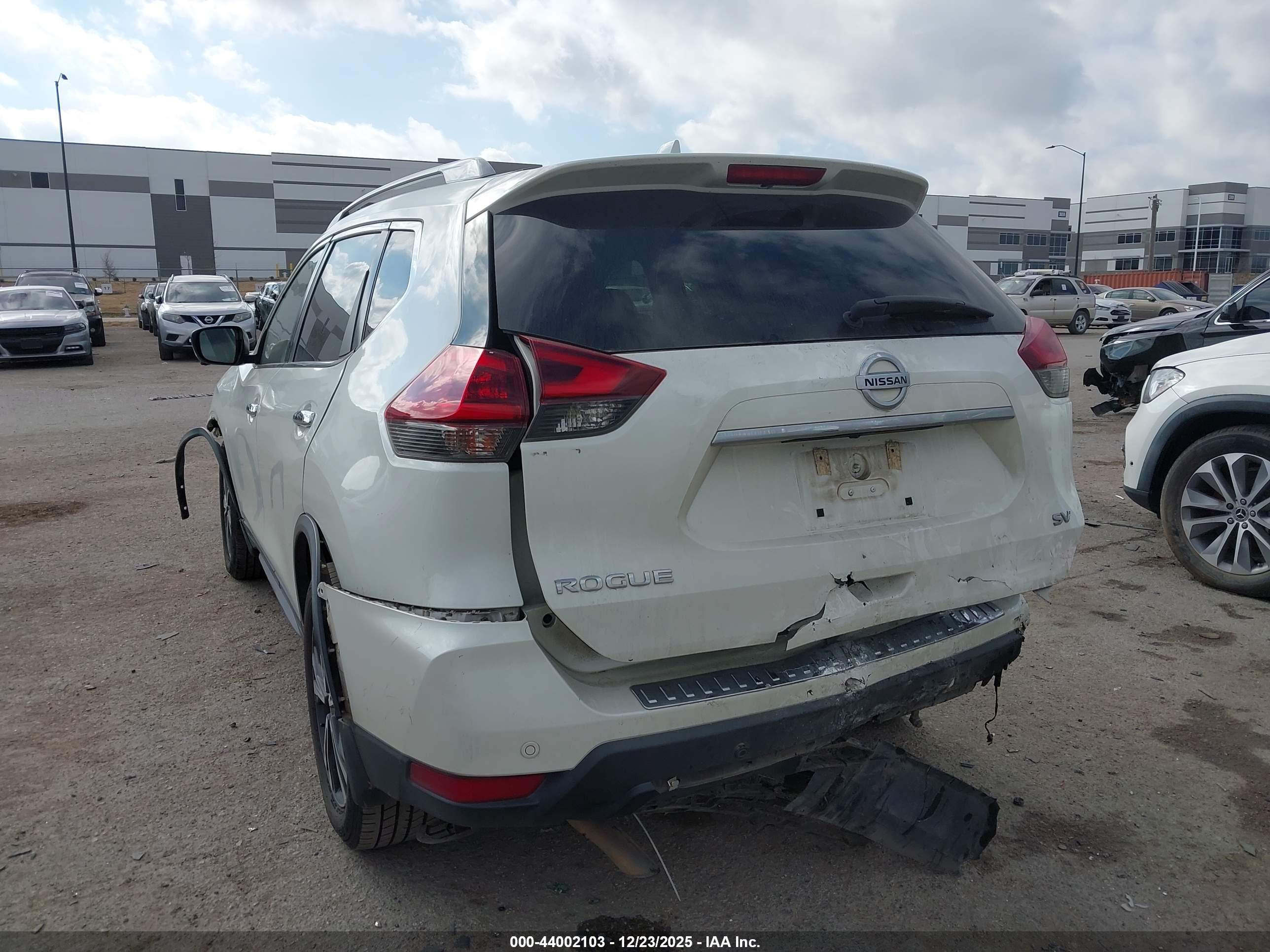 NISSAN ROGUE image 3