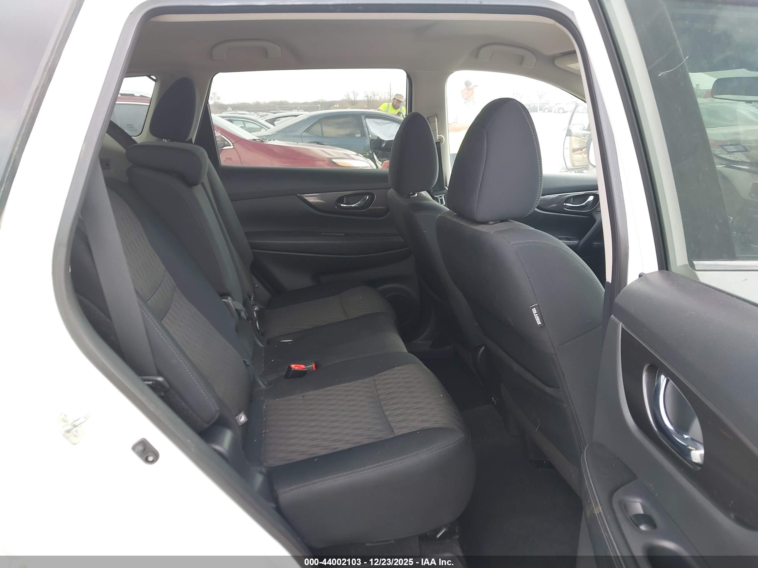 NISSAN ROGUE image 8