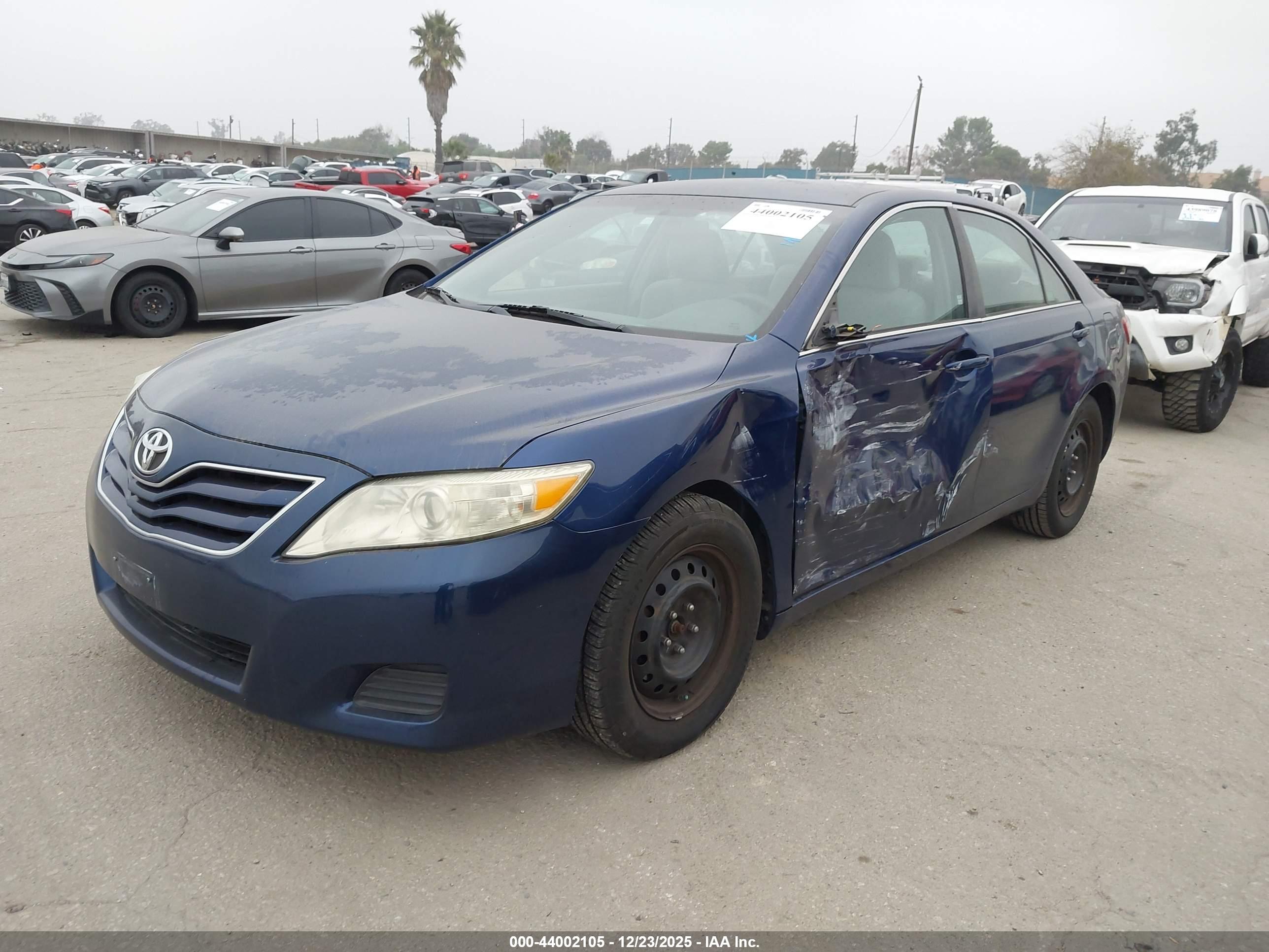 TOYOTA CAMRY image 2