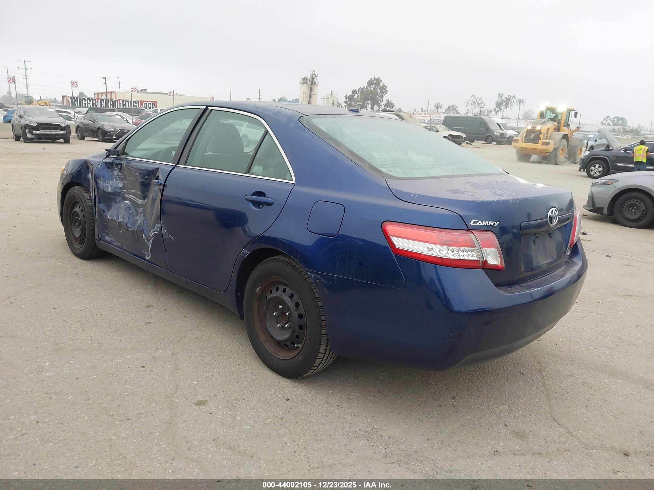 TOYOTA CAMRY image 3