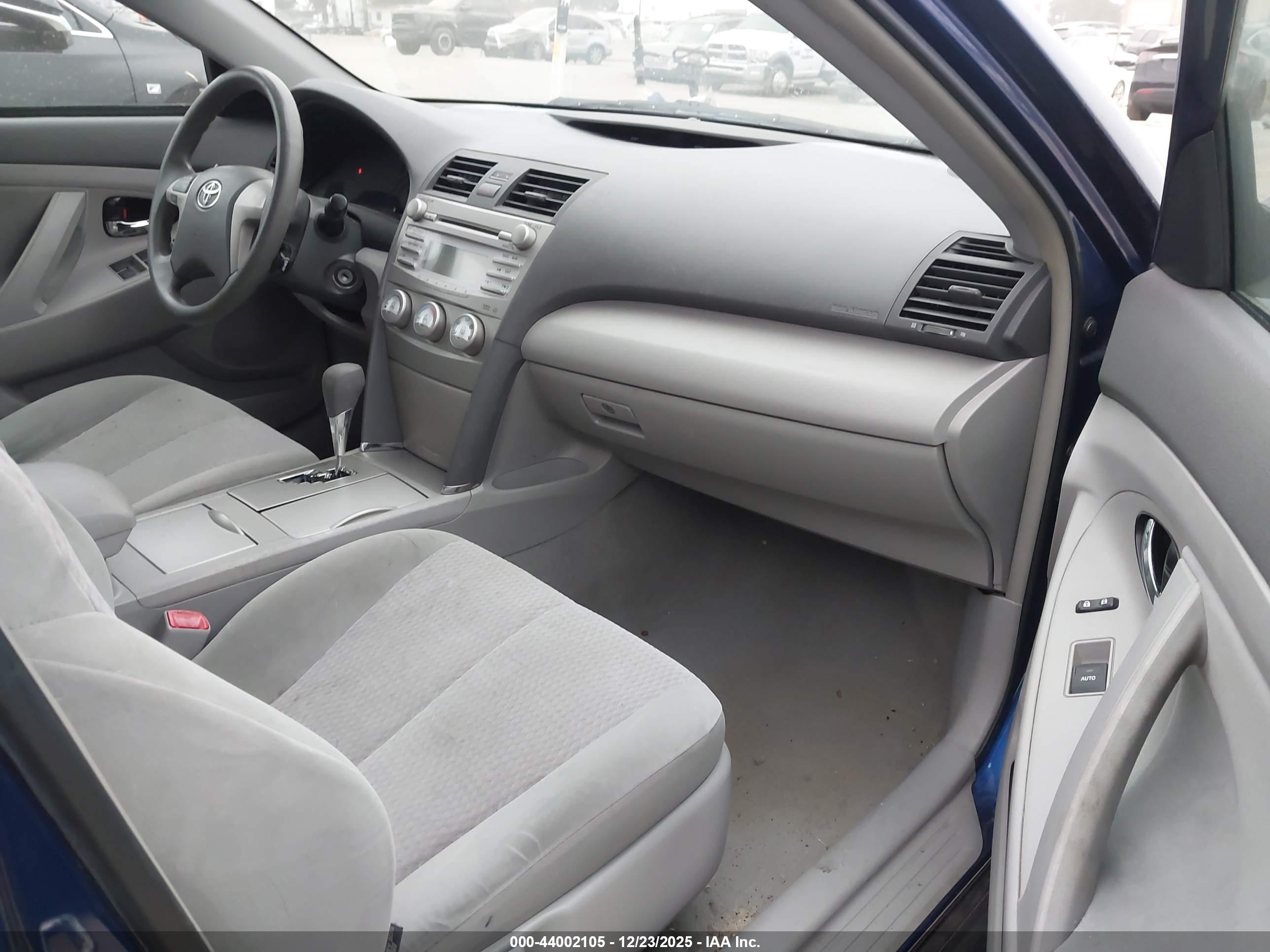 TOYOTA CAMRY image 5