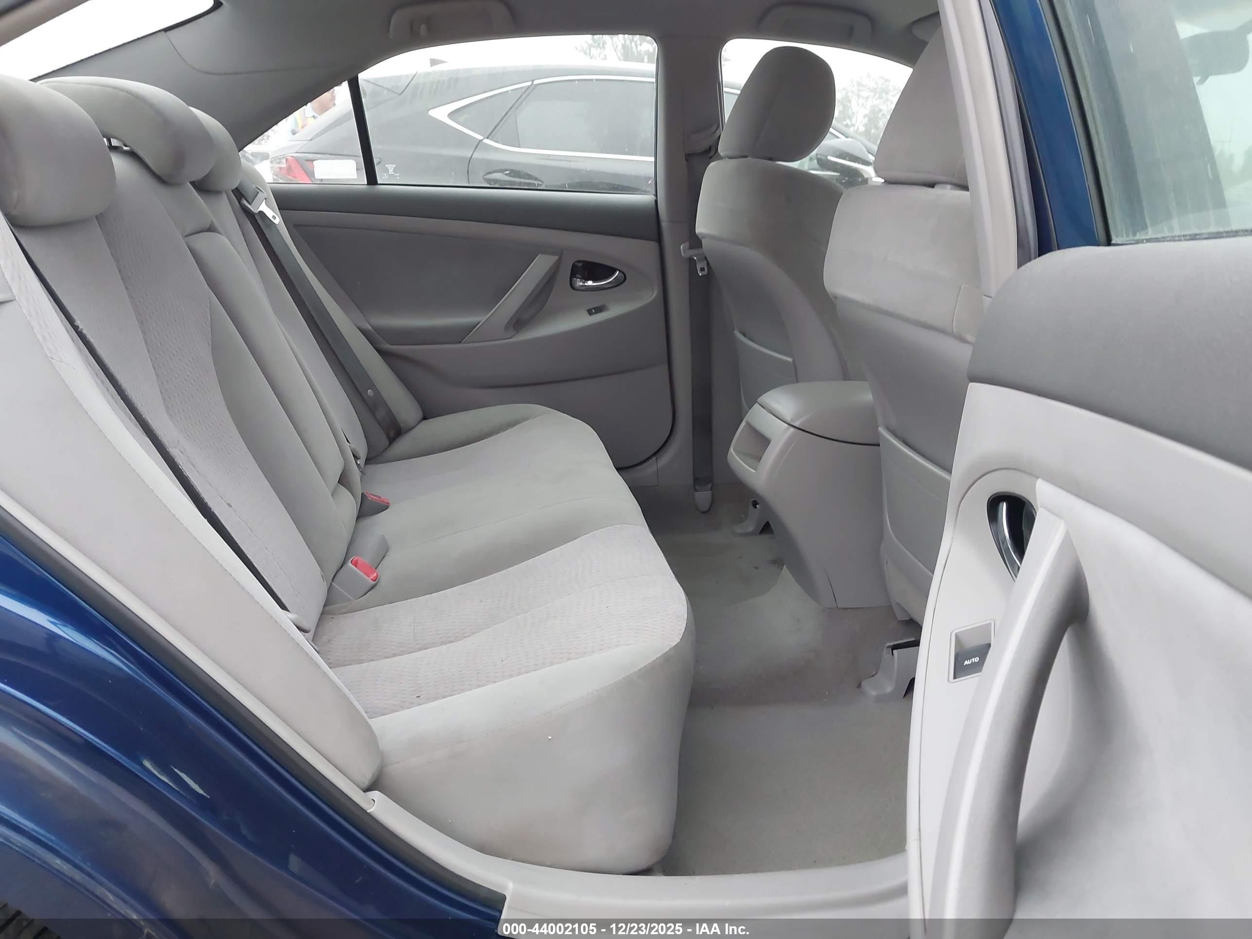 TOYOTA CAMRY image 8