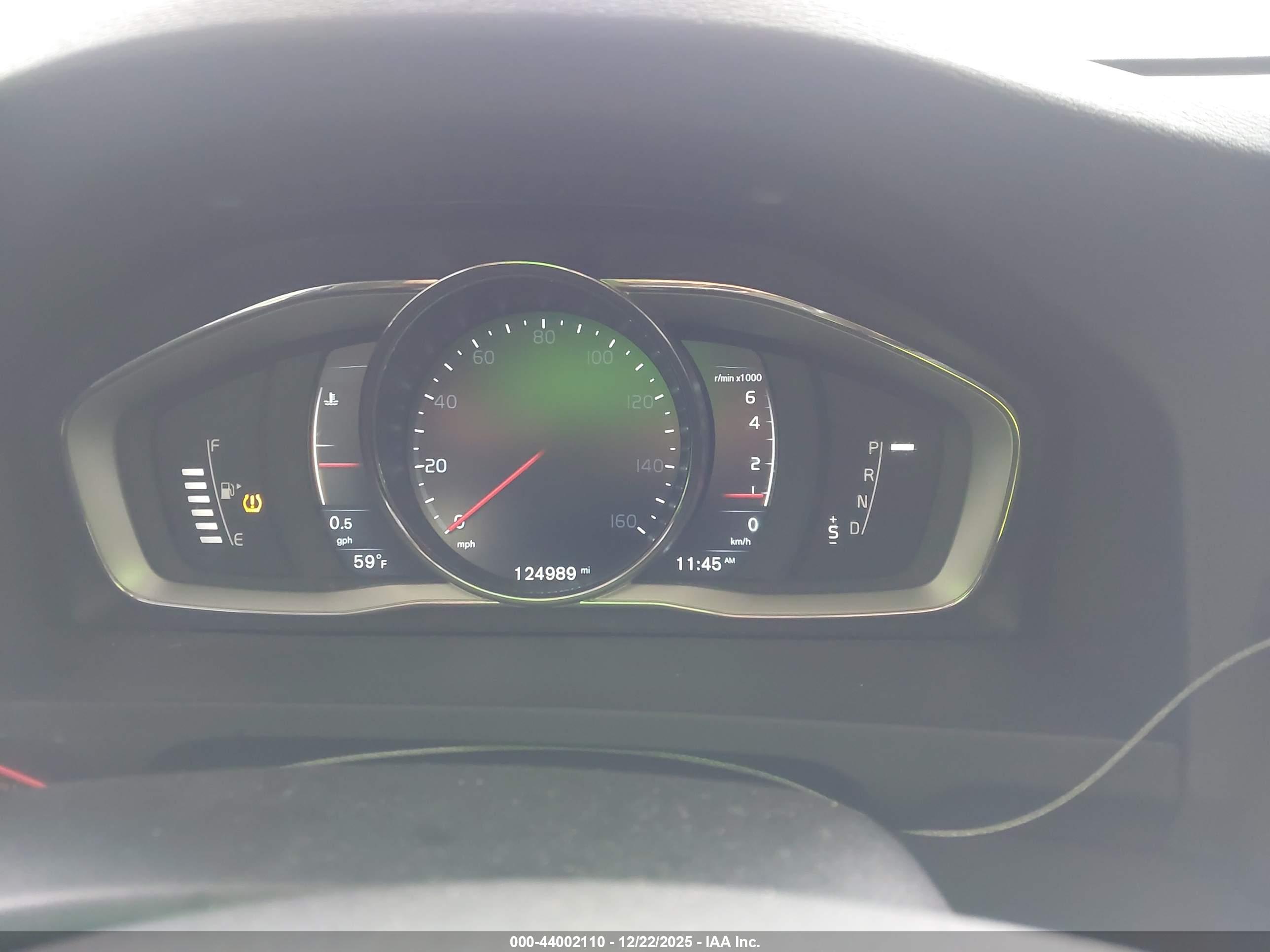 VOLVO V60 image 7