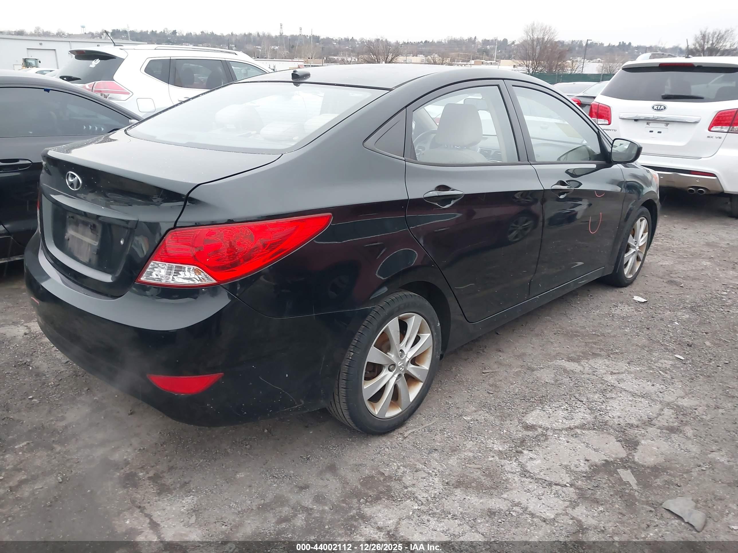 HYUNDAI ACCENT image 4