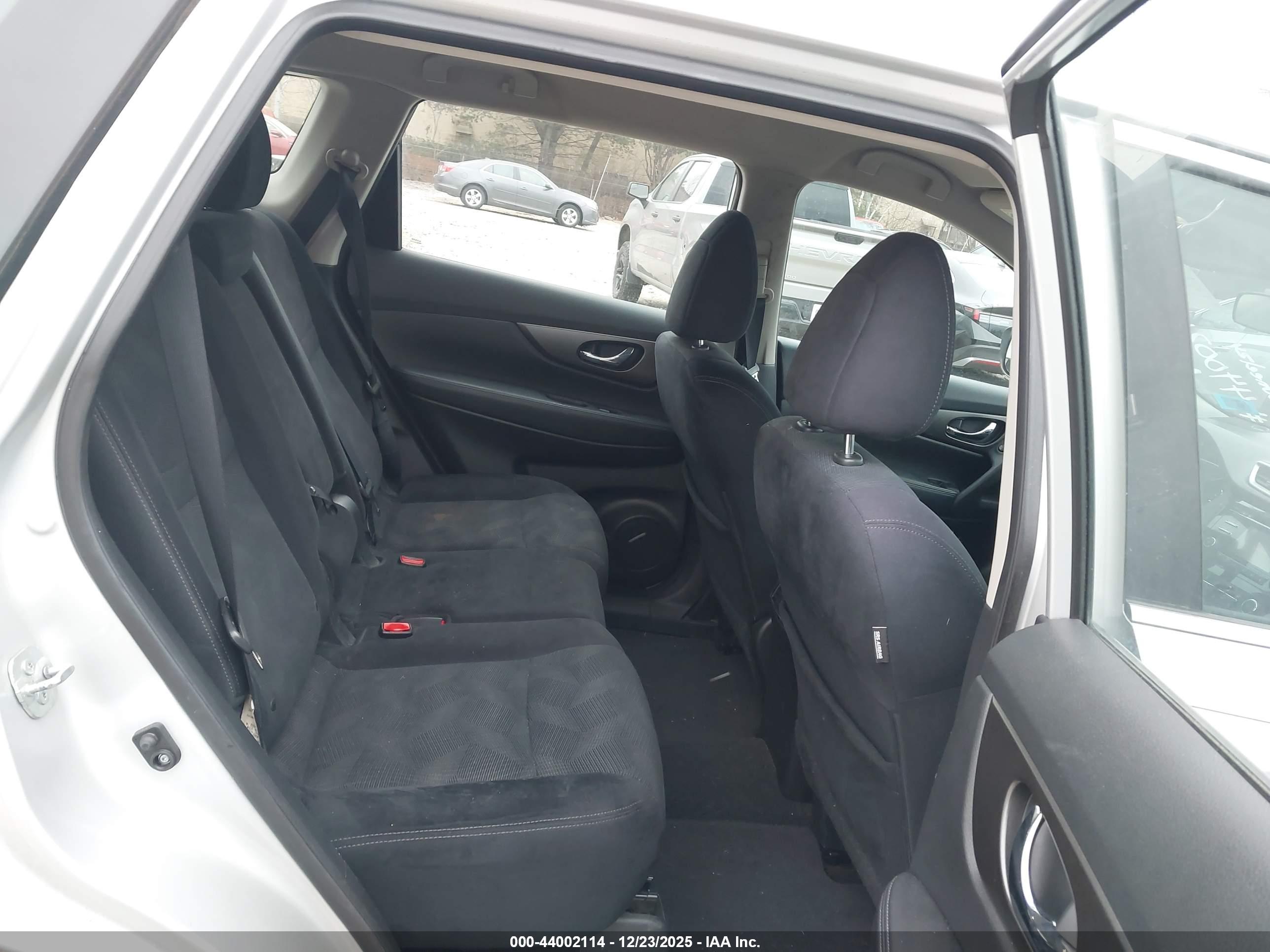 NISSAN ROGUE image 8