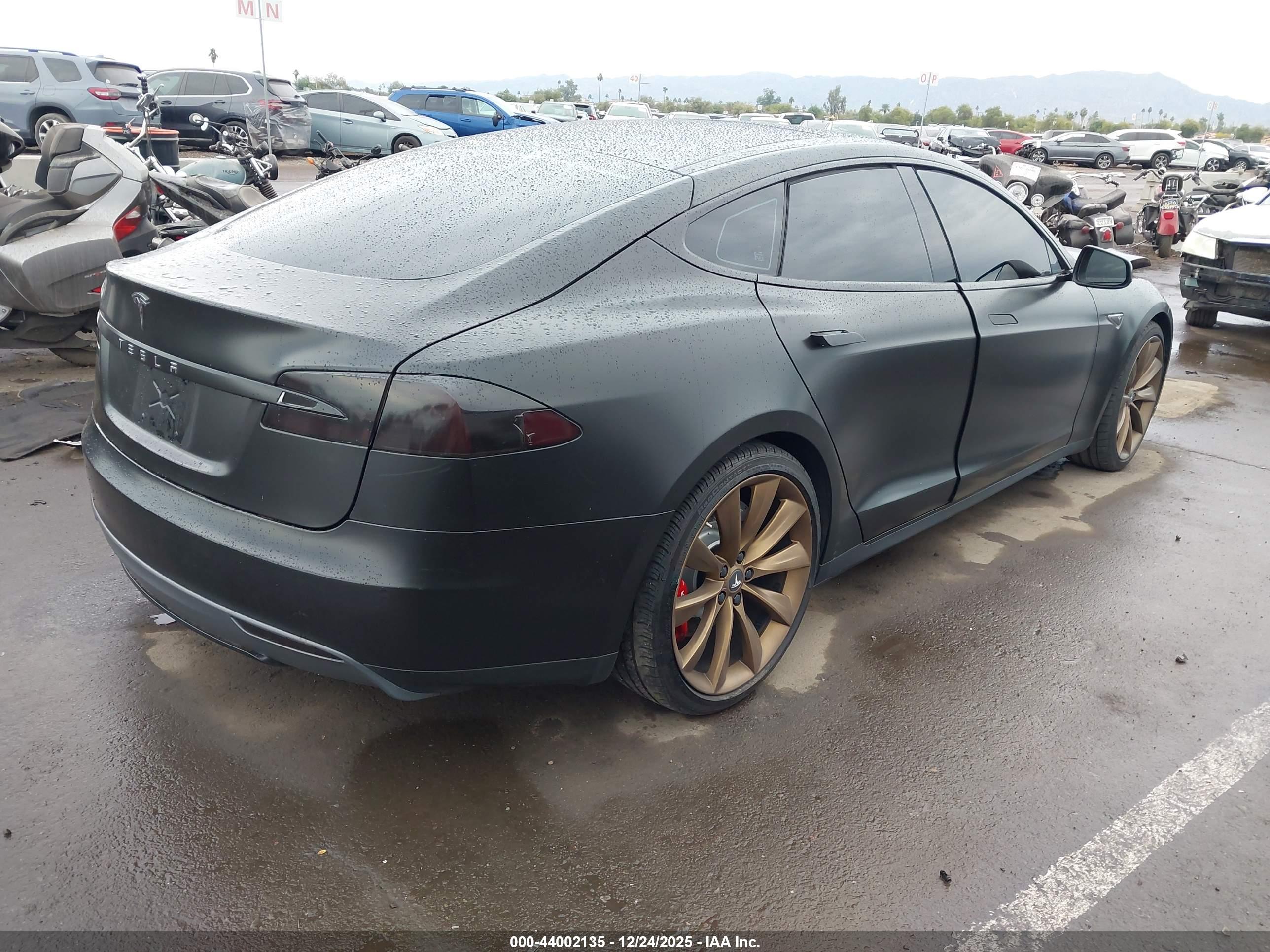 TESLA MODEL image 4