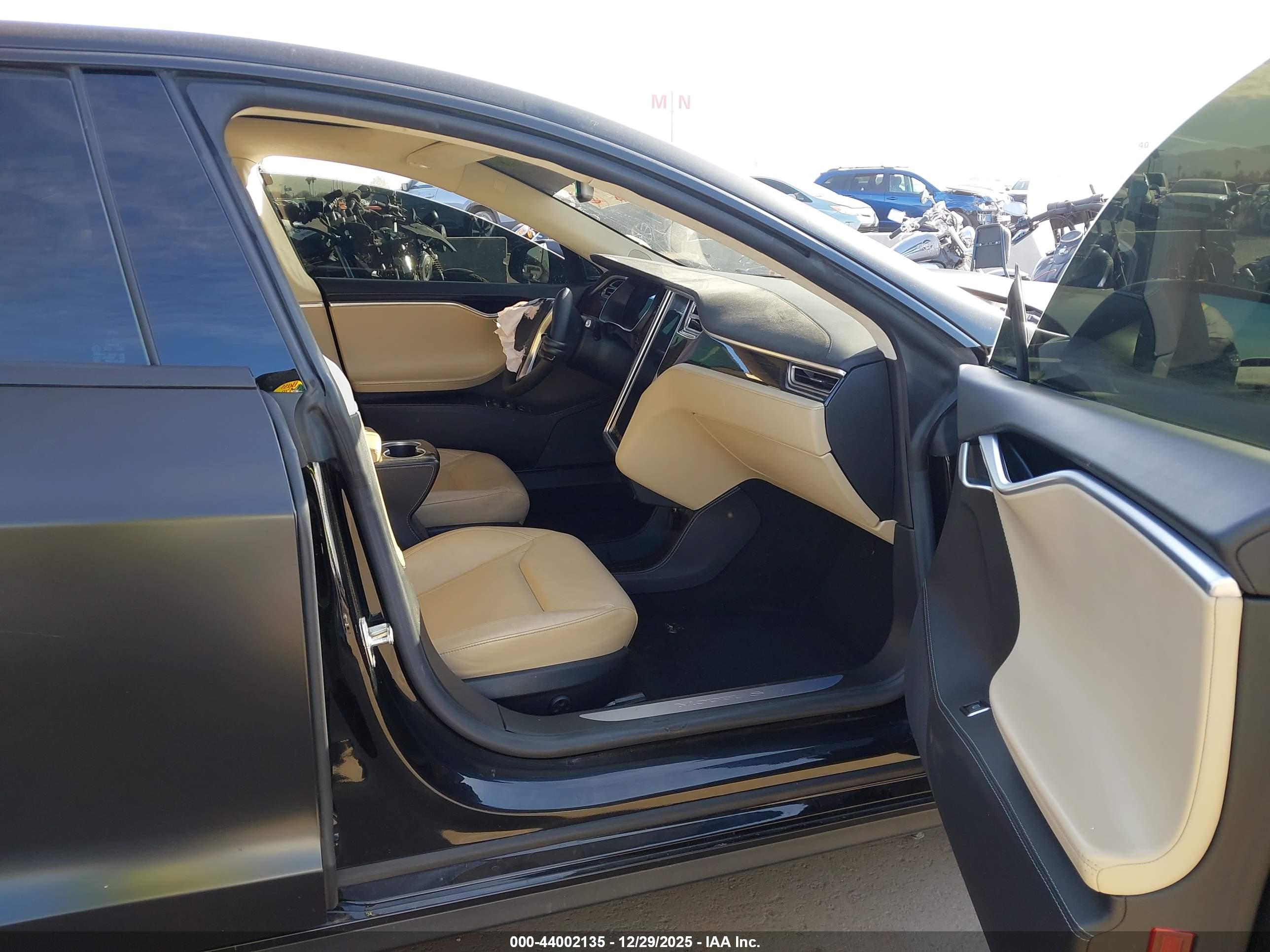 TESLA MODEL image 5