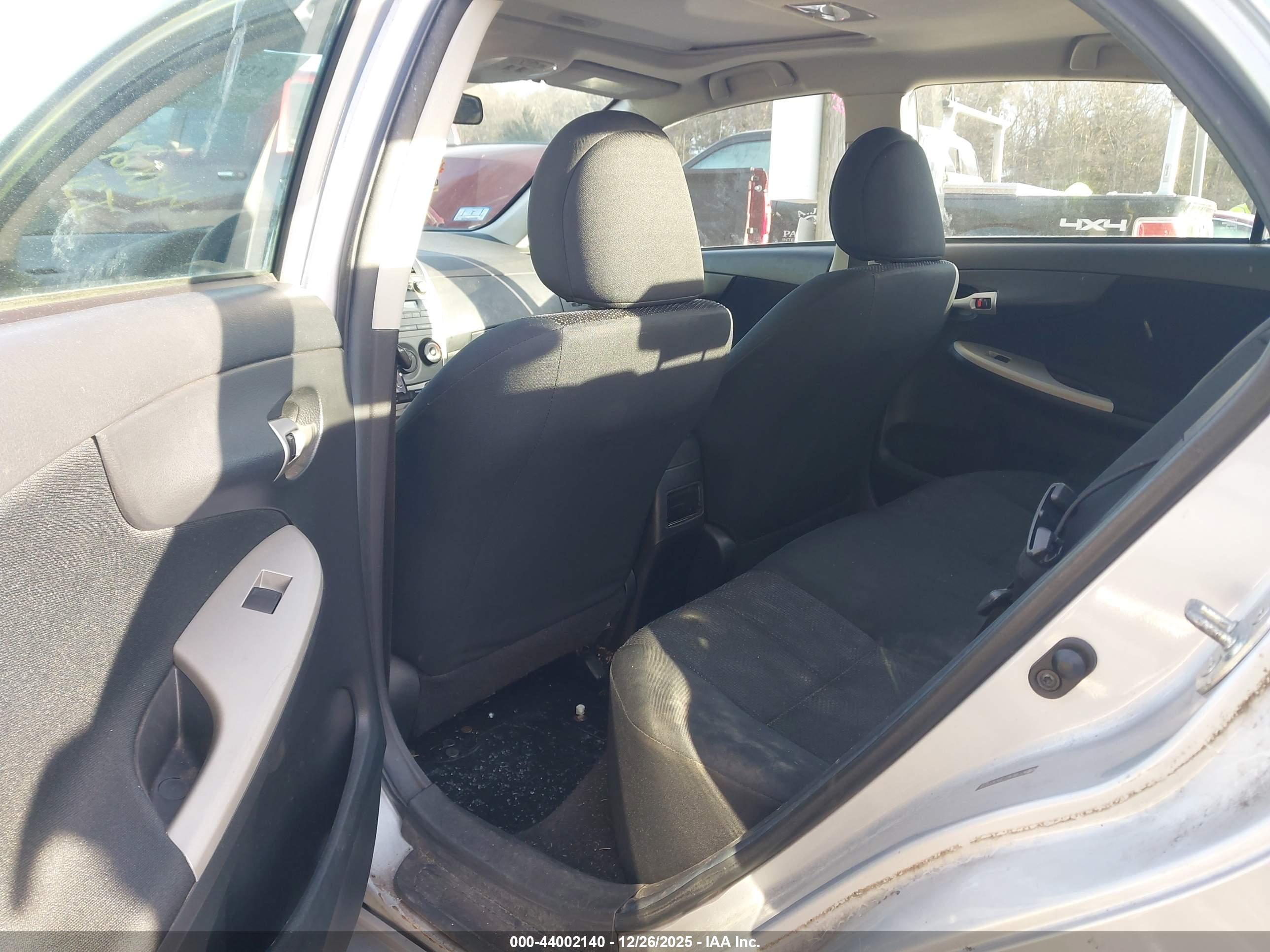 TOYOTA COROLLA image 8
