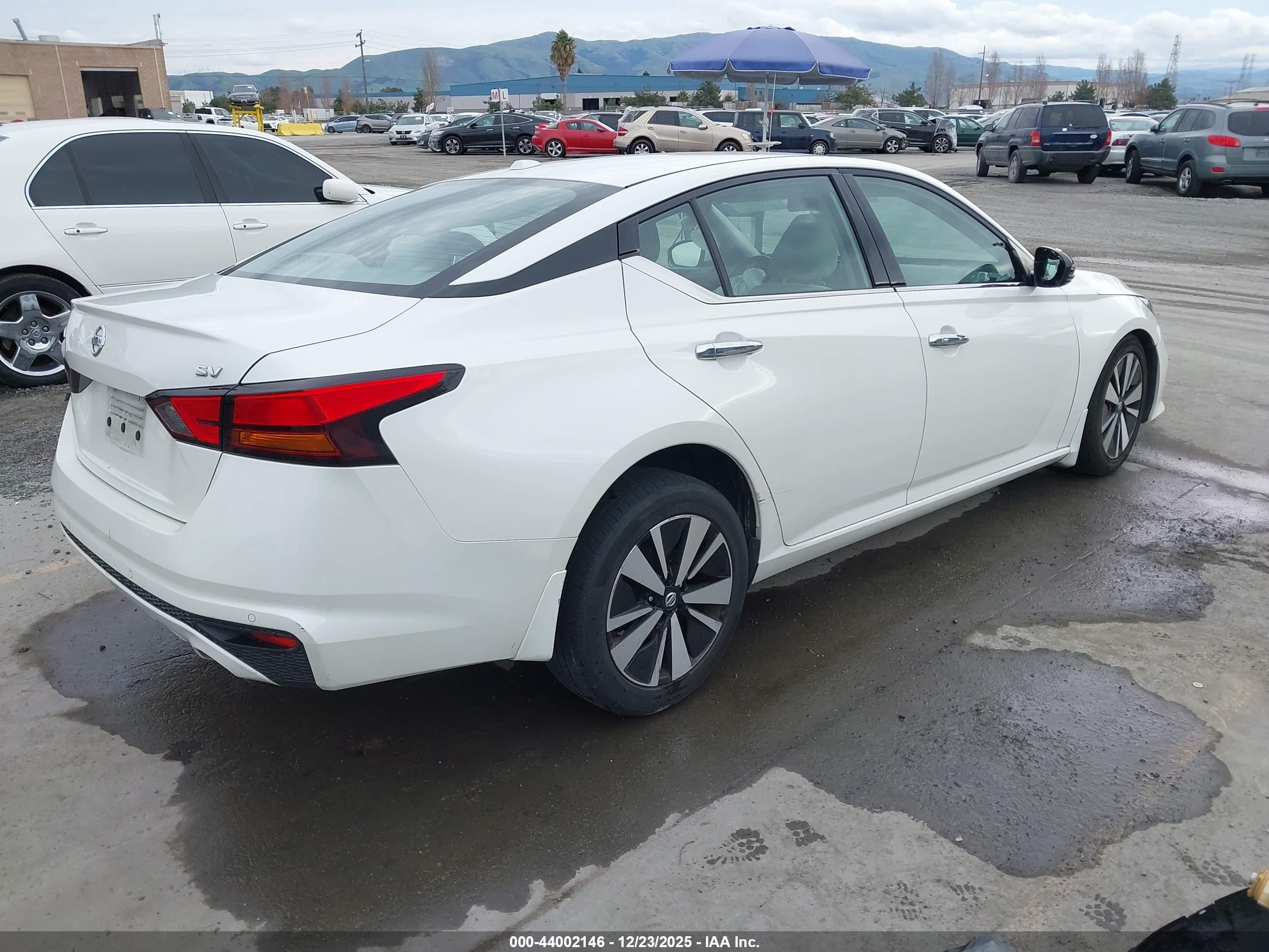NISSAN ALTIMA image 4