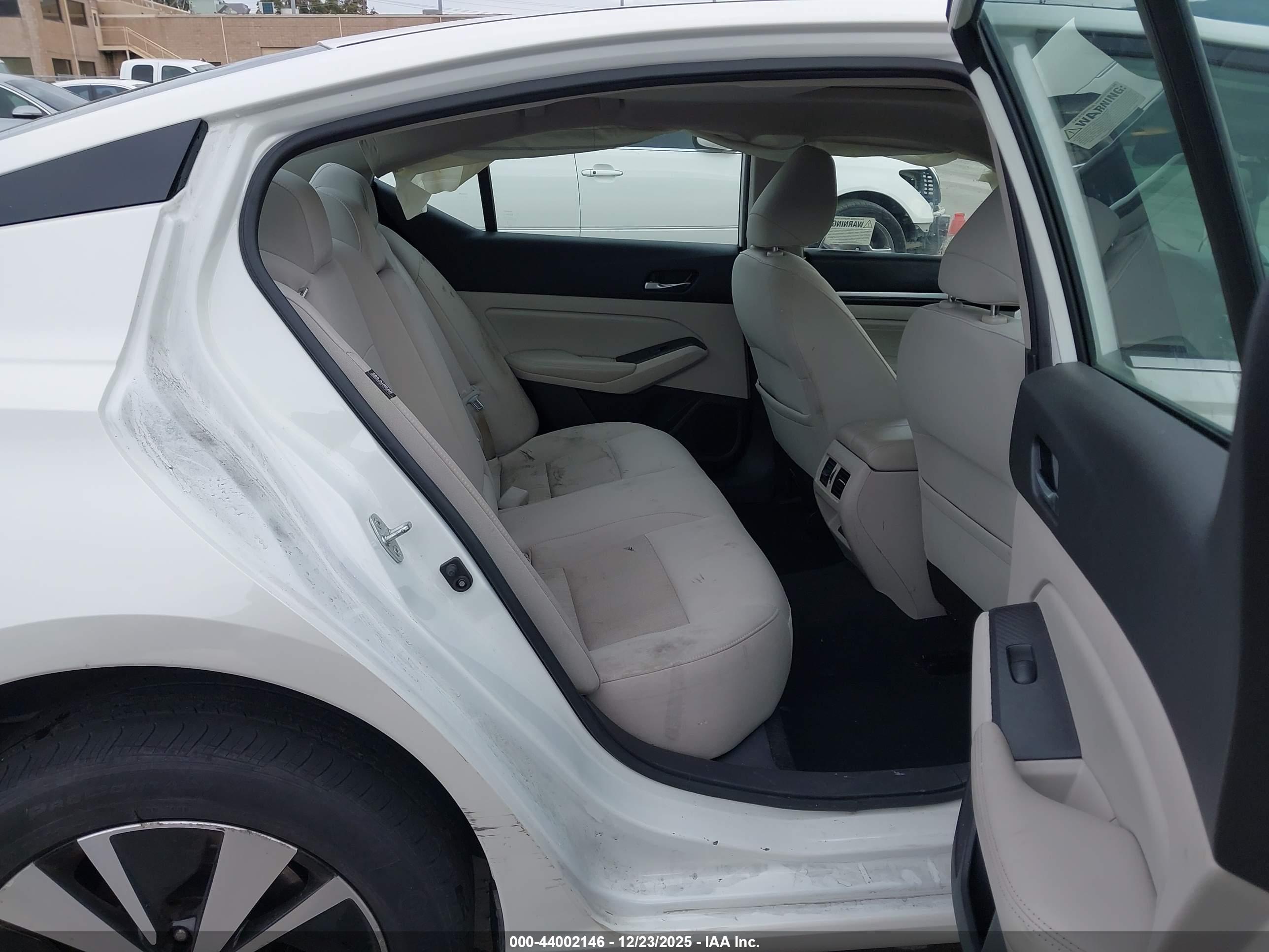NISSAN ALTIMA image 8