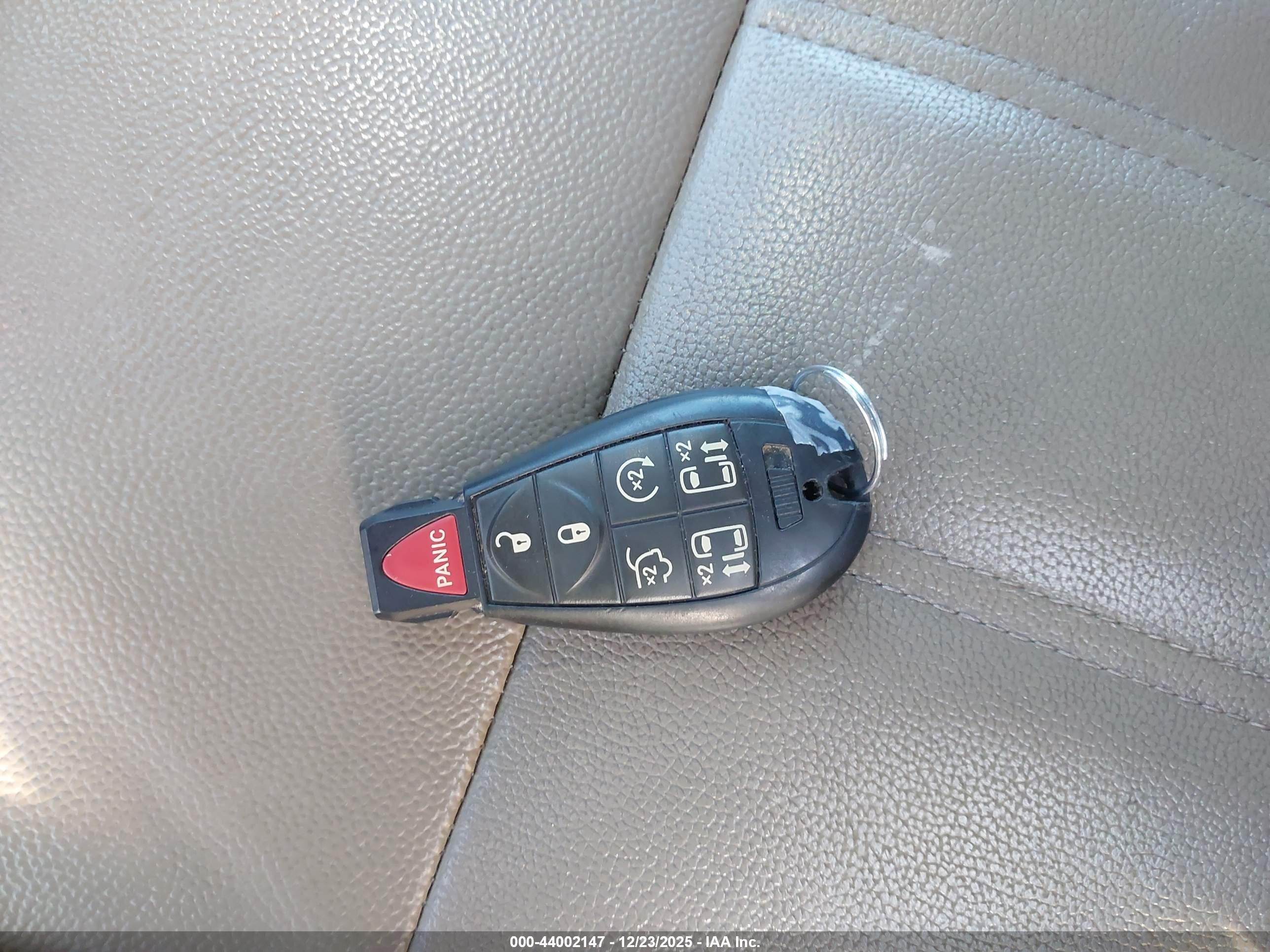 CHRYSLER TOWN image 11