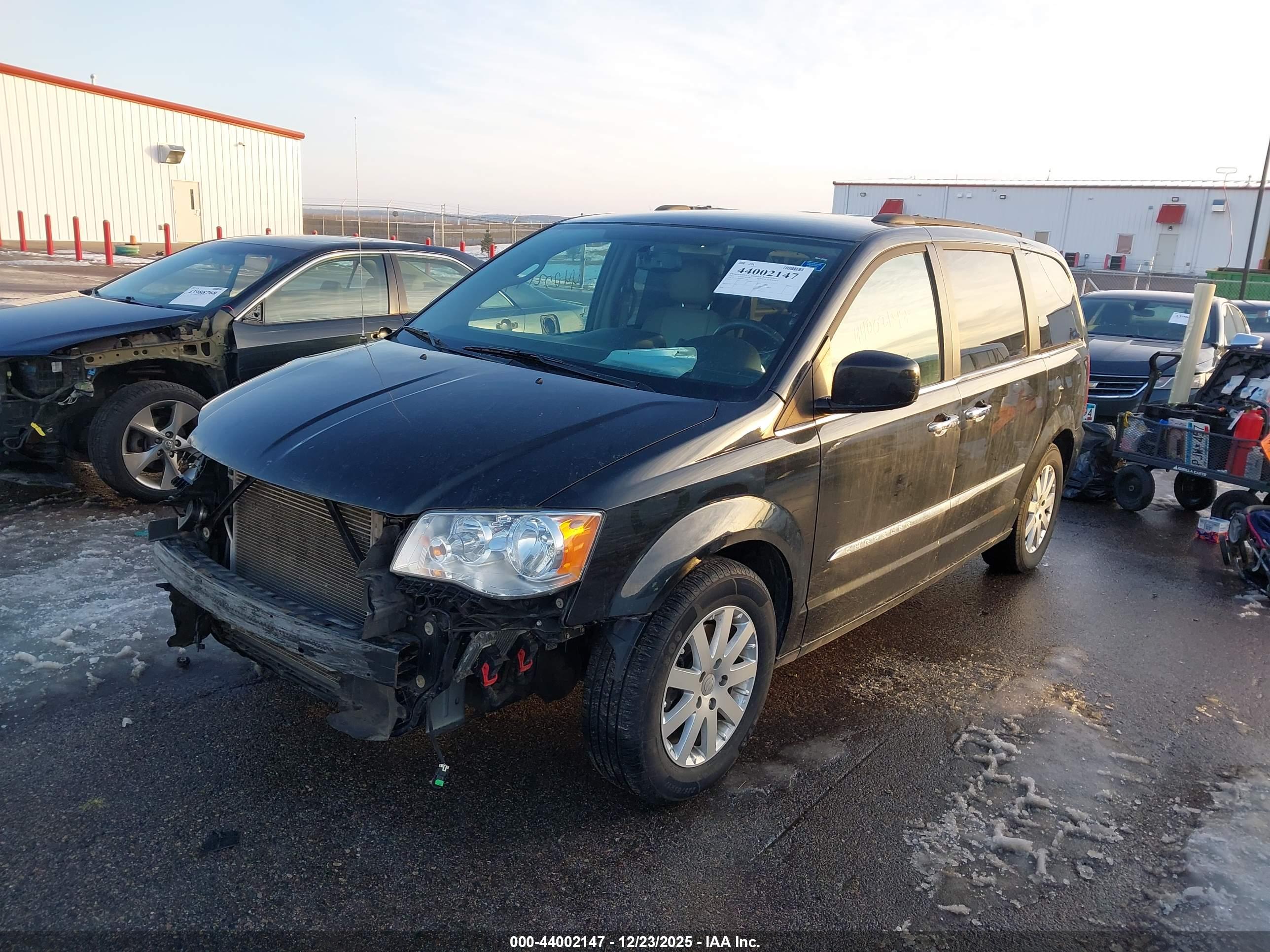 CHRYSLER TOWN image 2