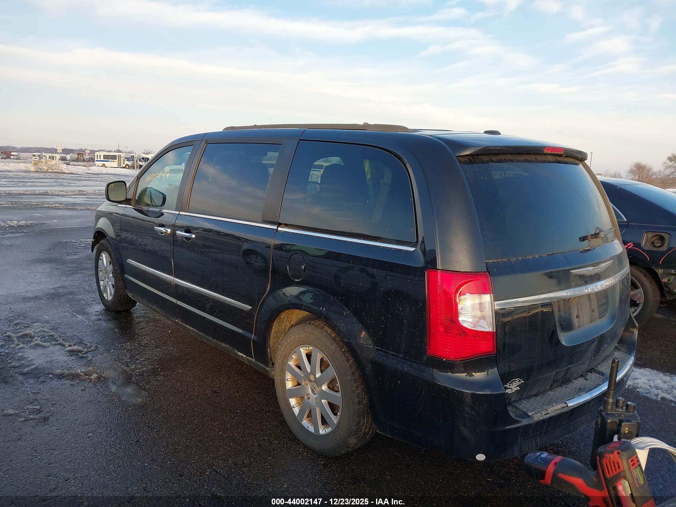CHRYSLER TOWN image 3