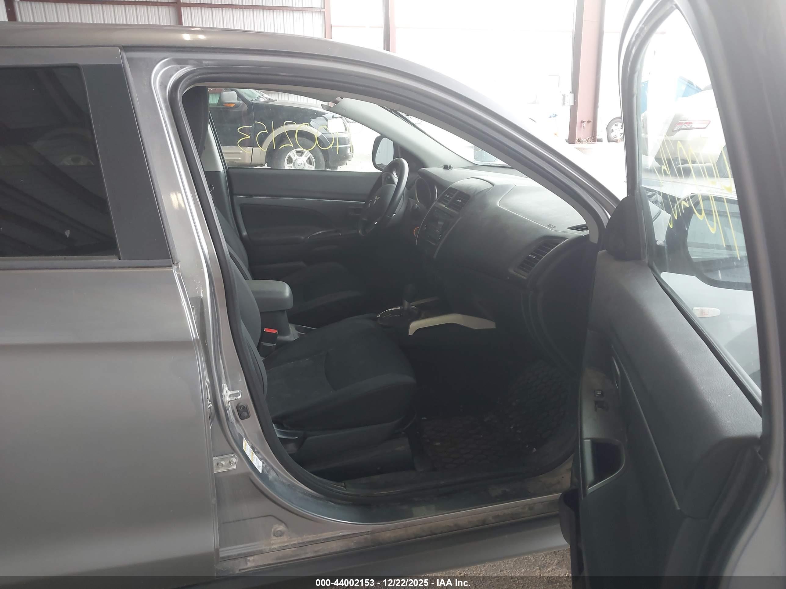 MITSUBISHI OUTLANDER image 5