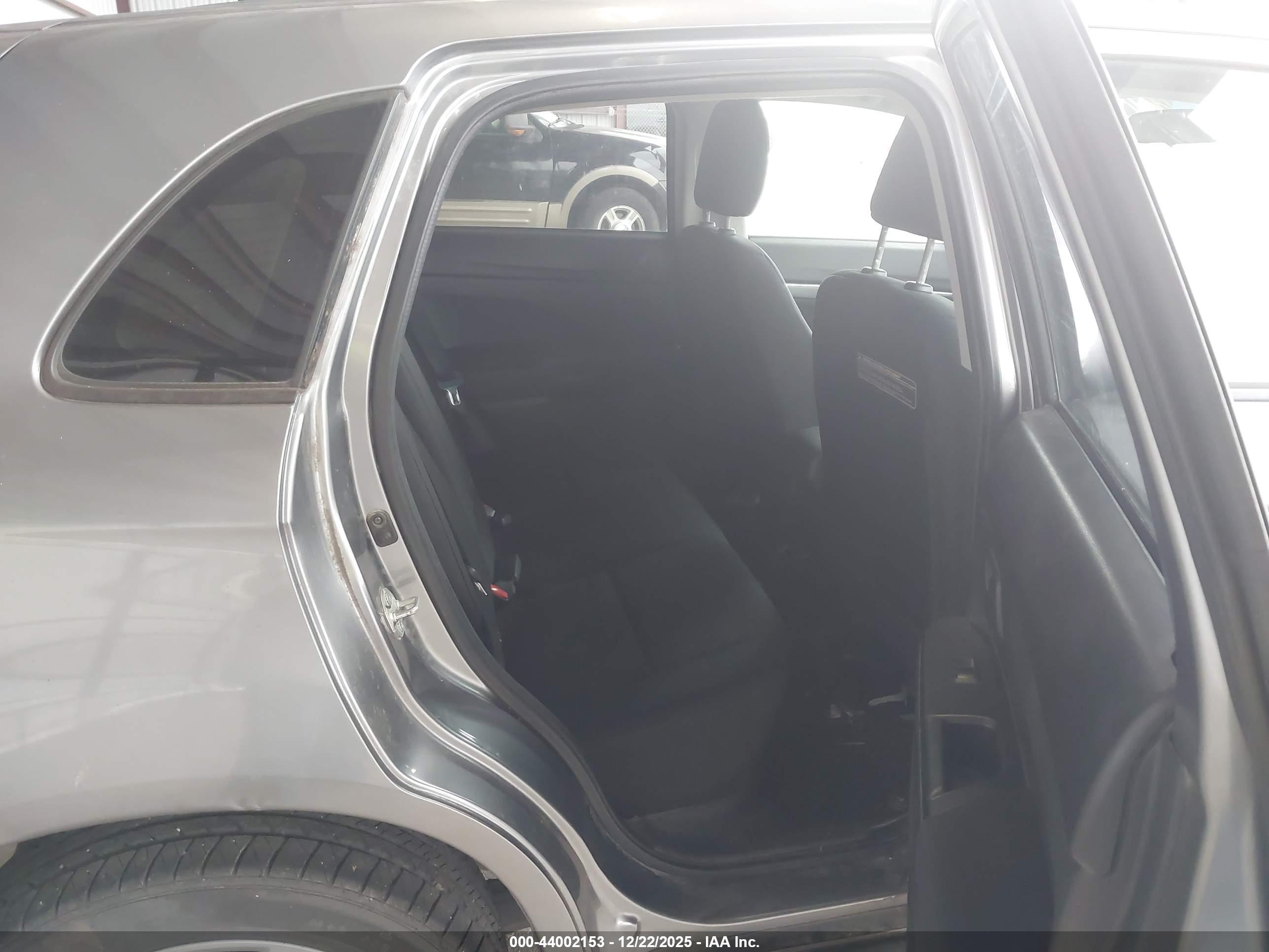 MITSUBISHI OUTLANDER image 8